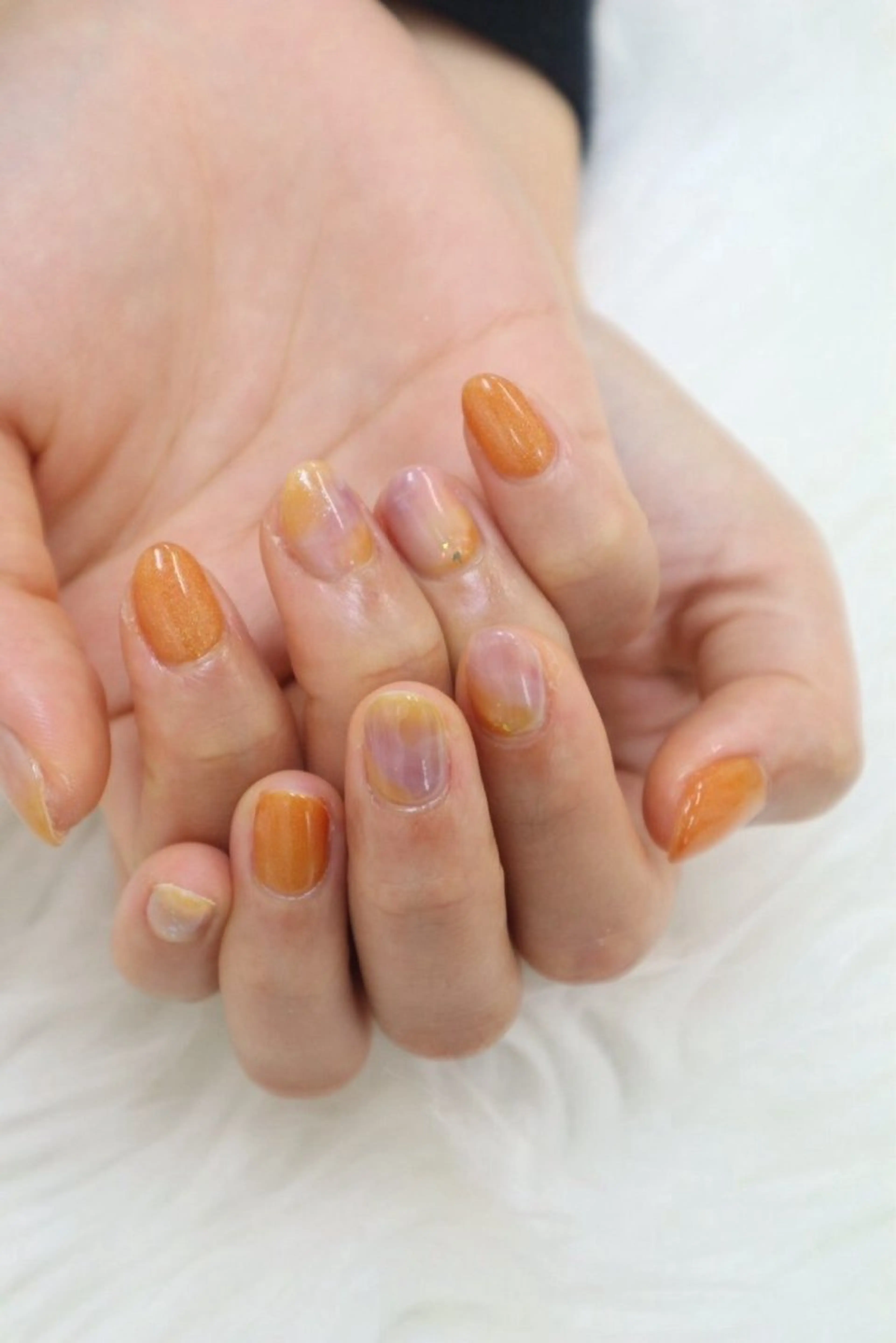 ネイル マグネットネイル オレンジ パープル カラーズビューティサロン所属・ツノスエアヤカ ／つののネイルデザイン