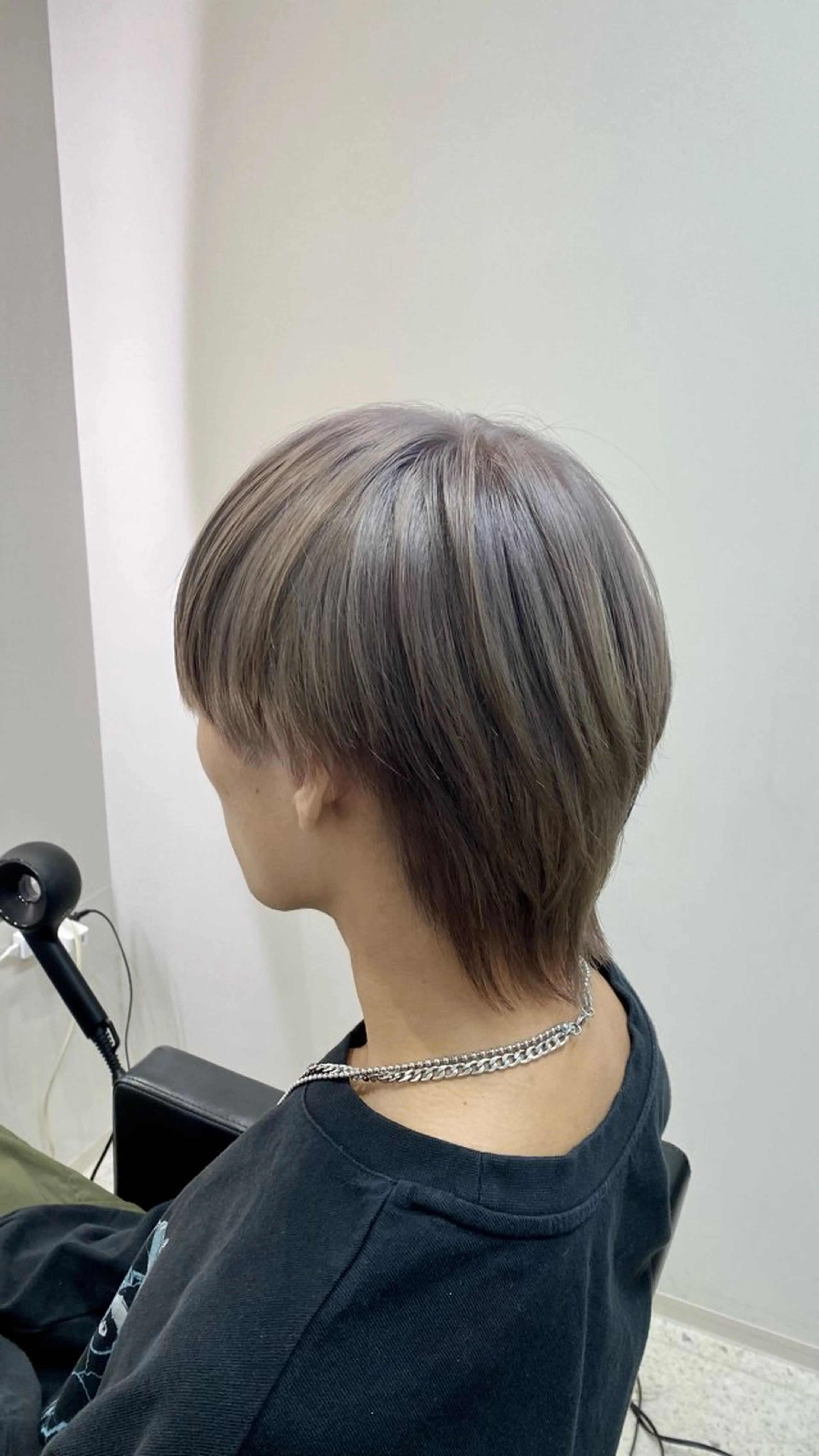 ショート カラー メンズ ベージュカラー ミルクティーベージュ 韓国🇰🇷艶髪 ケアカラーSHURIのヘアスタイル