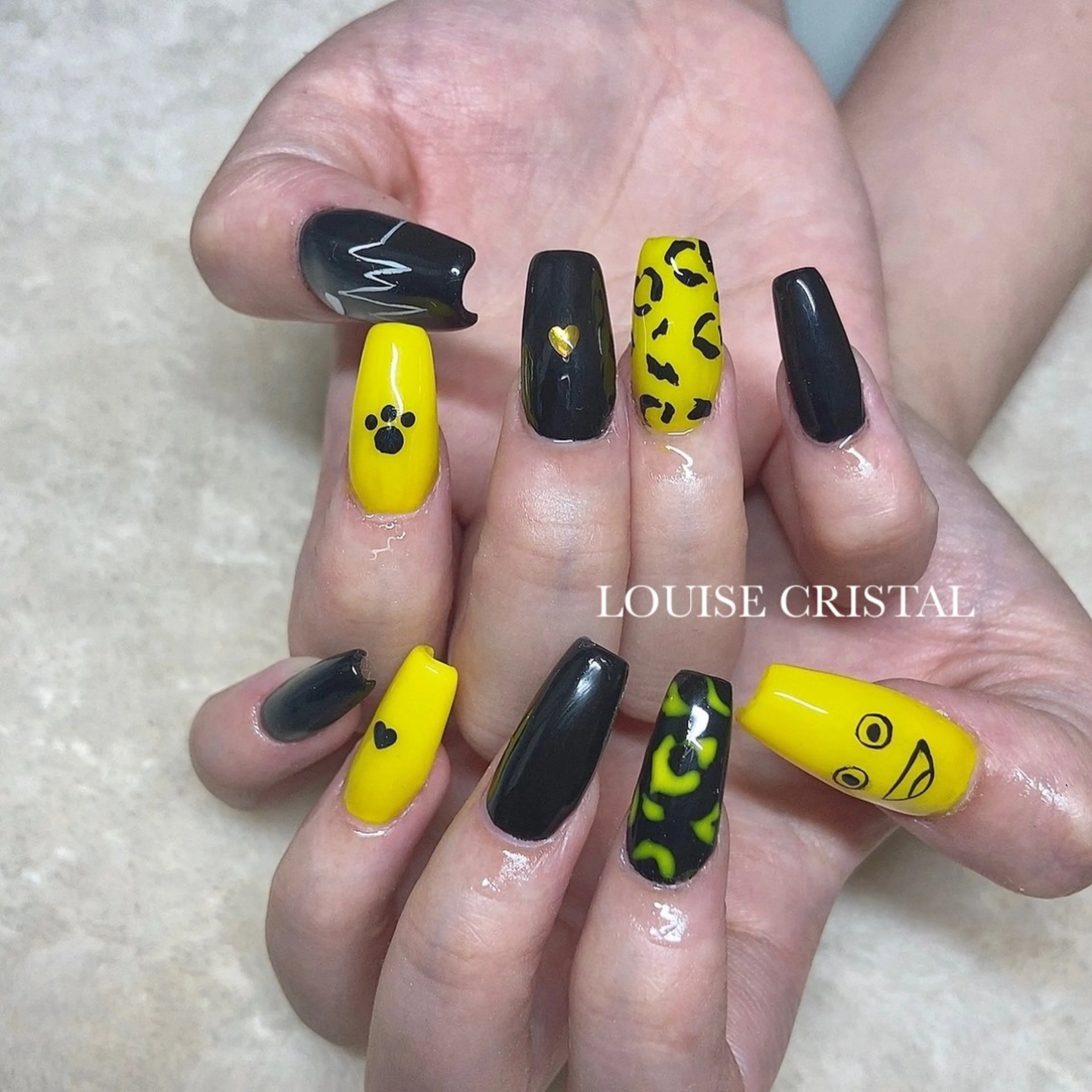 ネイル ハンドネイル LOUISE CRYSTALのネイルデザイン