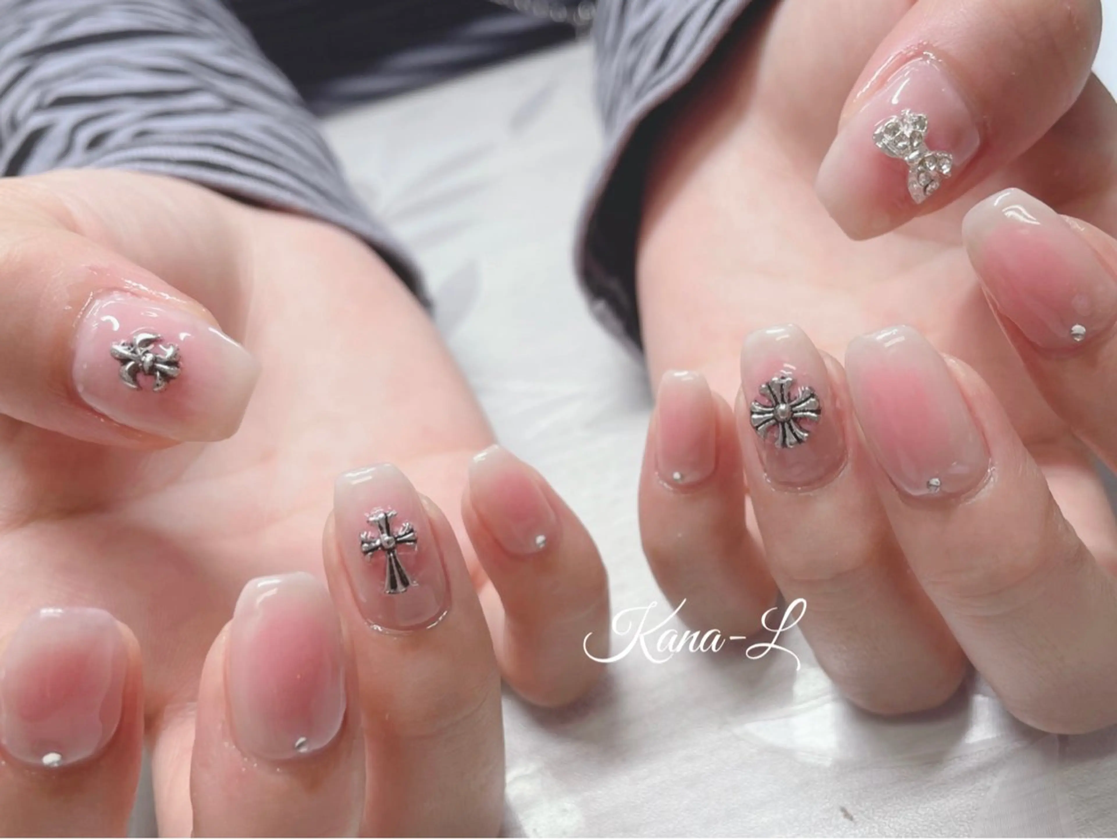 ネイル チークネイル ジェルネイル 韓国ネイル パラジェル ワンホンネイル 芦辺 香奈のネイルデザイン