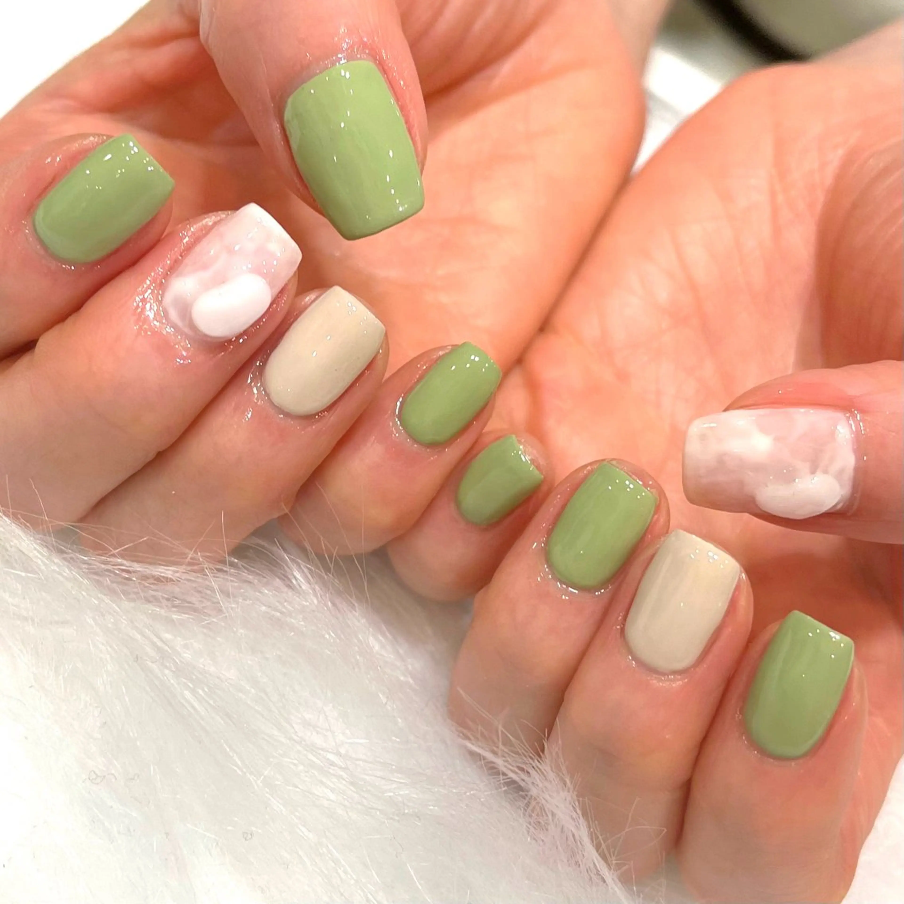 ネイル グリーン ニュアンスネイル MADDY NAILS所属・MADDYNAILS ✴︎柏痛ネイルのネイルデザイン