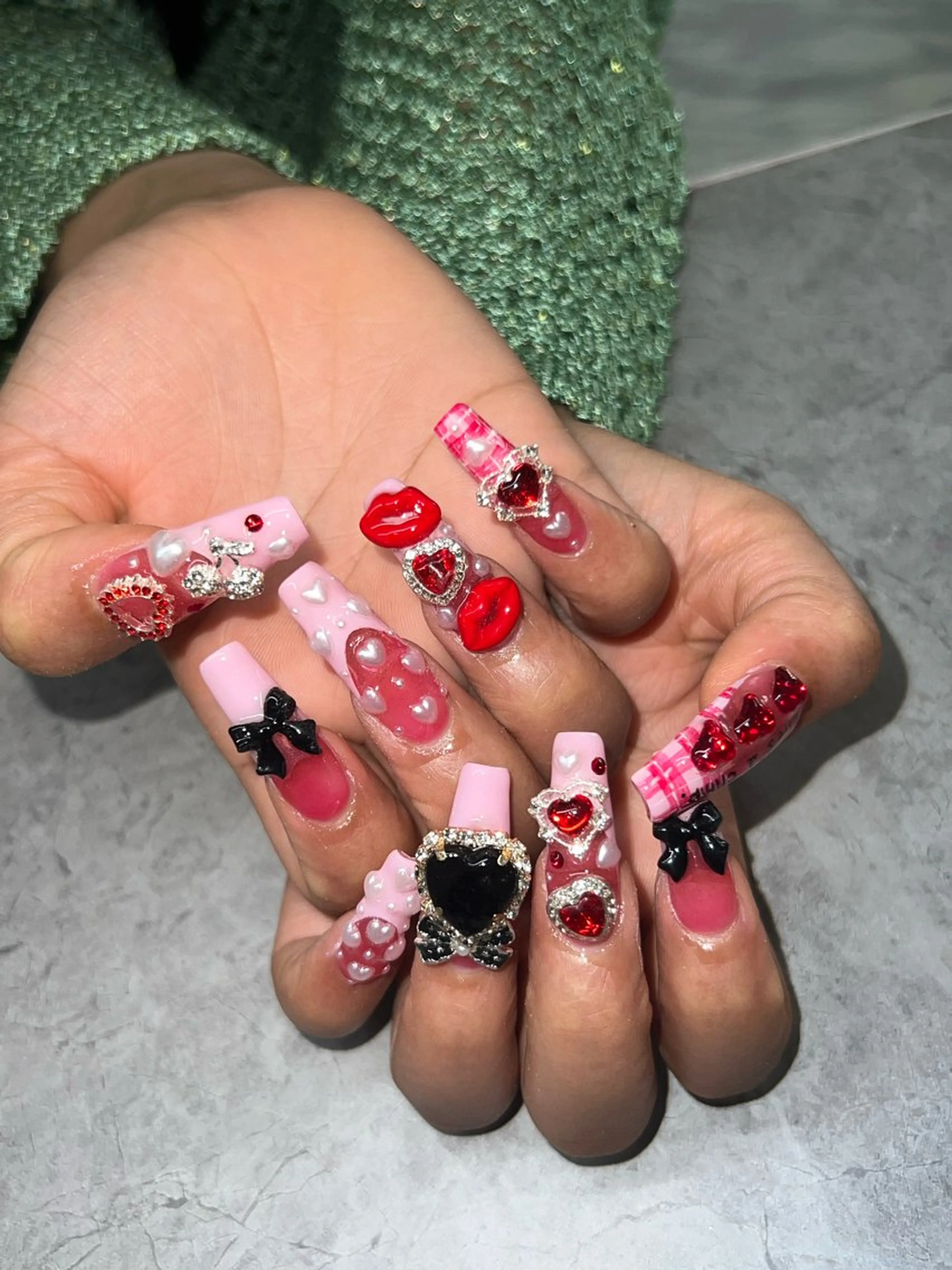 ネイル ONIKA Nail 青山通り店所属・ONIKA Nail 表参道A4徒歩2分のネイルデザイン