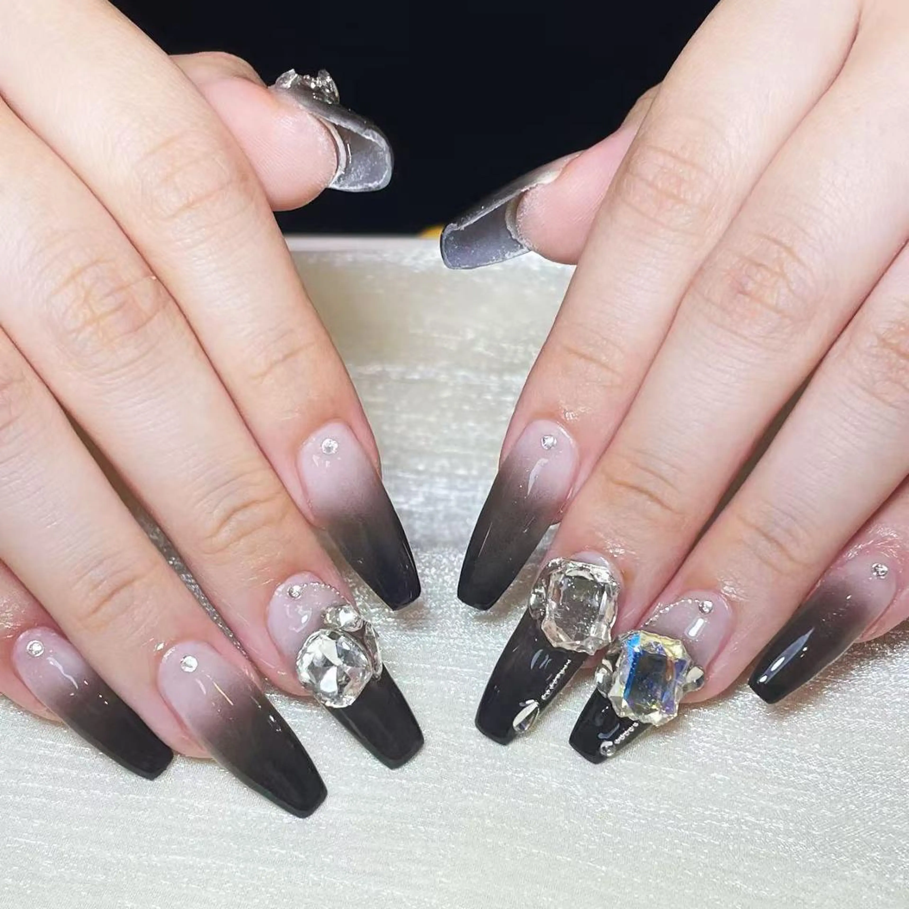 ネイル アートネイル オーロラネイル ガーリー キラキラネイル 韓国ネイル ハンドネイル DIAMOND NailStudioのネイルデザイン