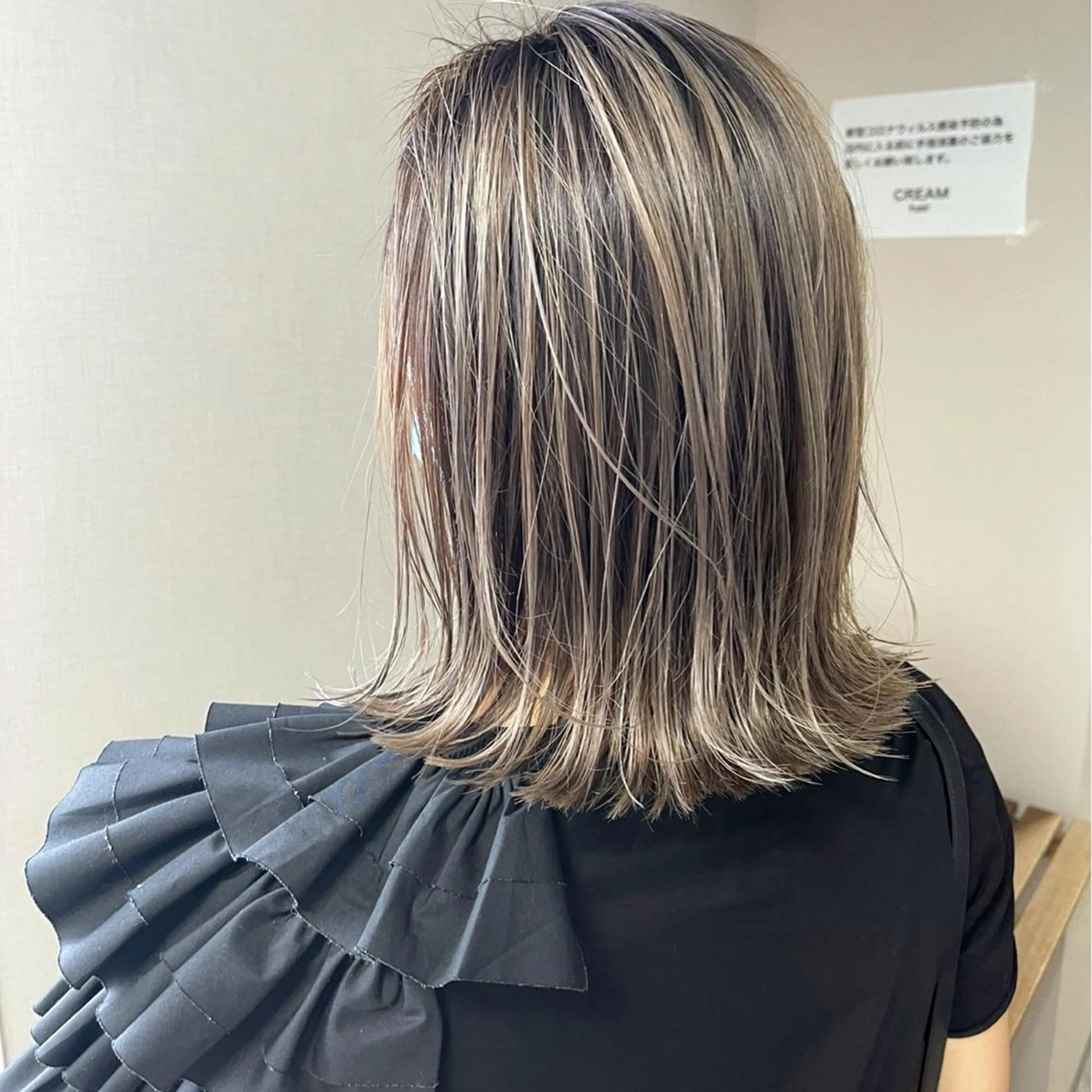 ミディアム カラー バレイヤージュ ハイライトカラー ハイライト レイヤーカット 松井那津子 /ハイライトブリーチのヘアスタイル