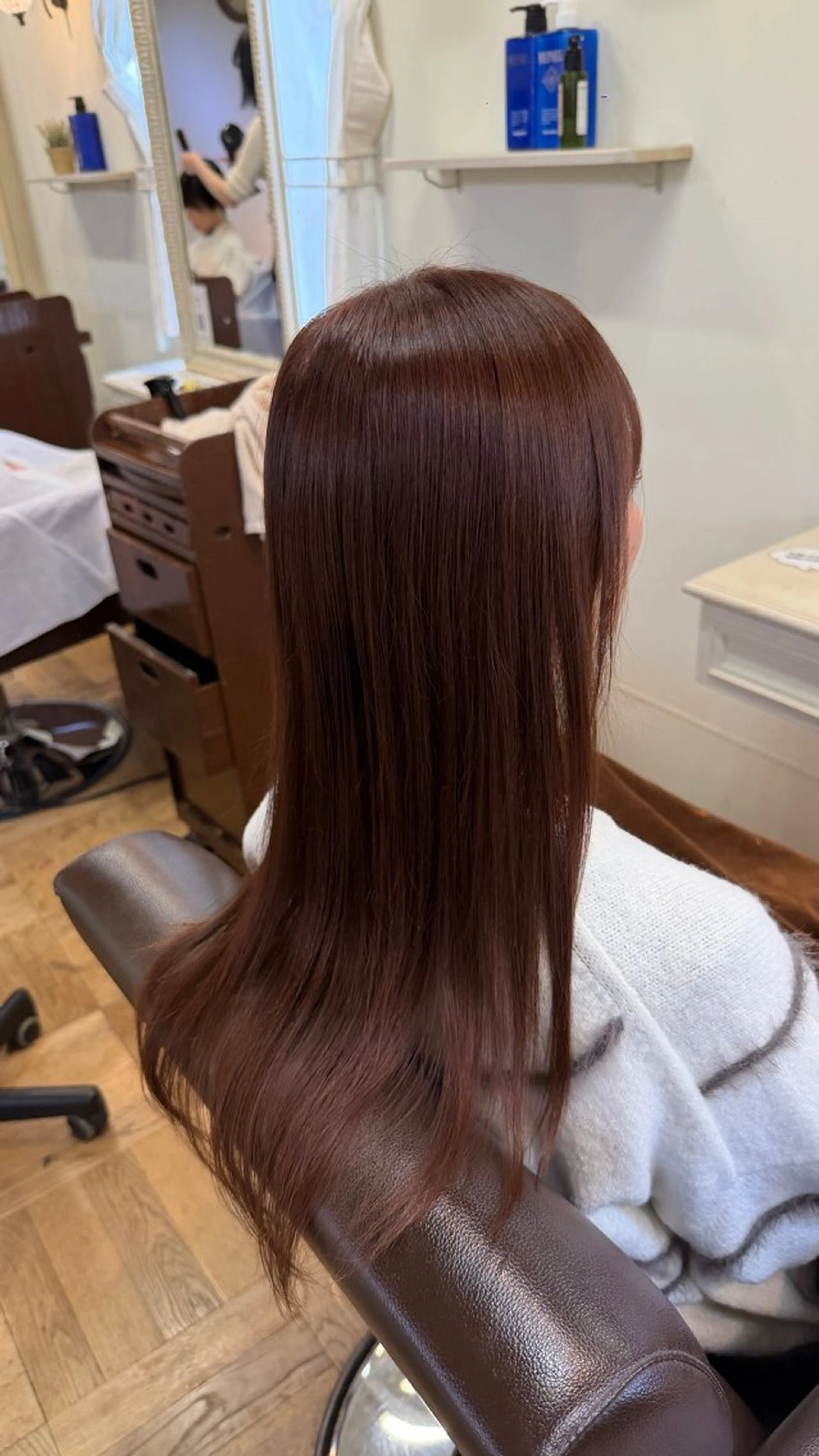 ロング ラベンダーベージュ ヘアカラー トリートメント 西村 美月のヘアスタイル