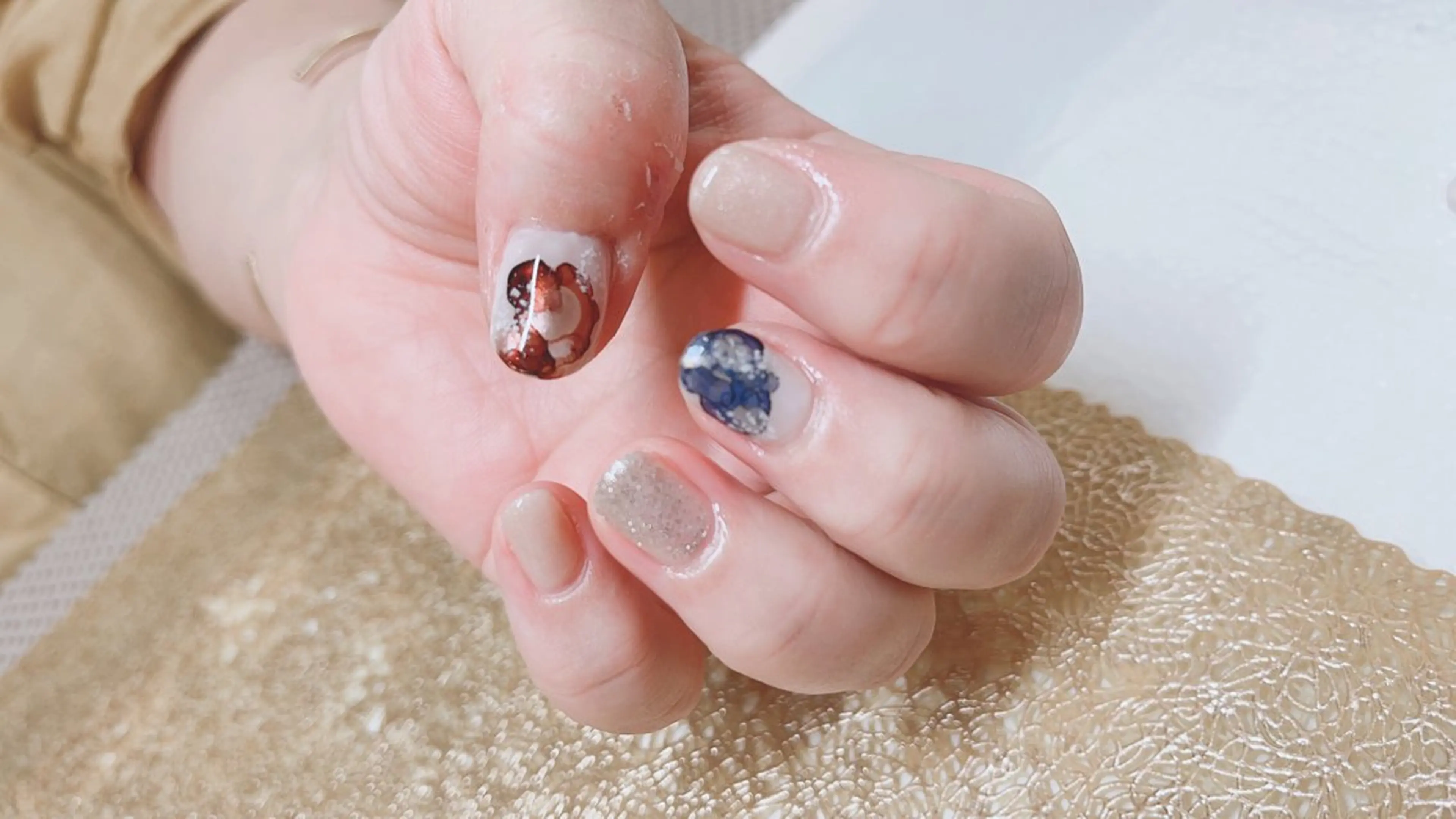 ネイル ニュアンスネイル 艶髪／艶カラー 🕊️MAKIKOのヘアスタイル