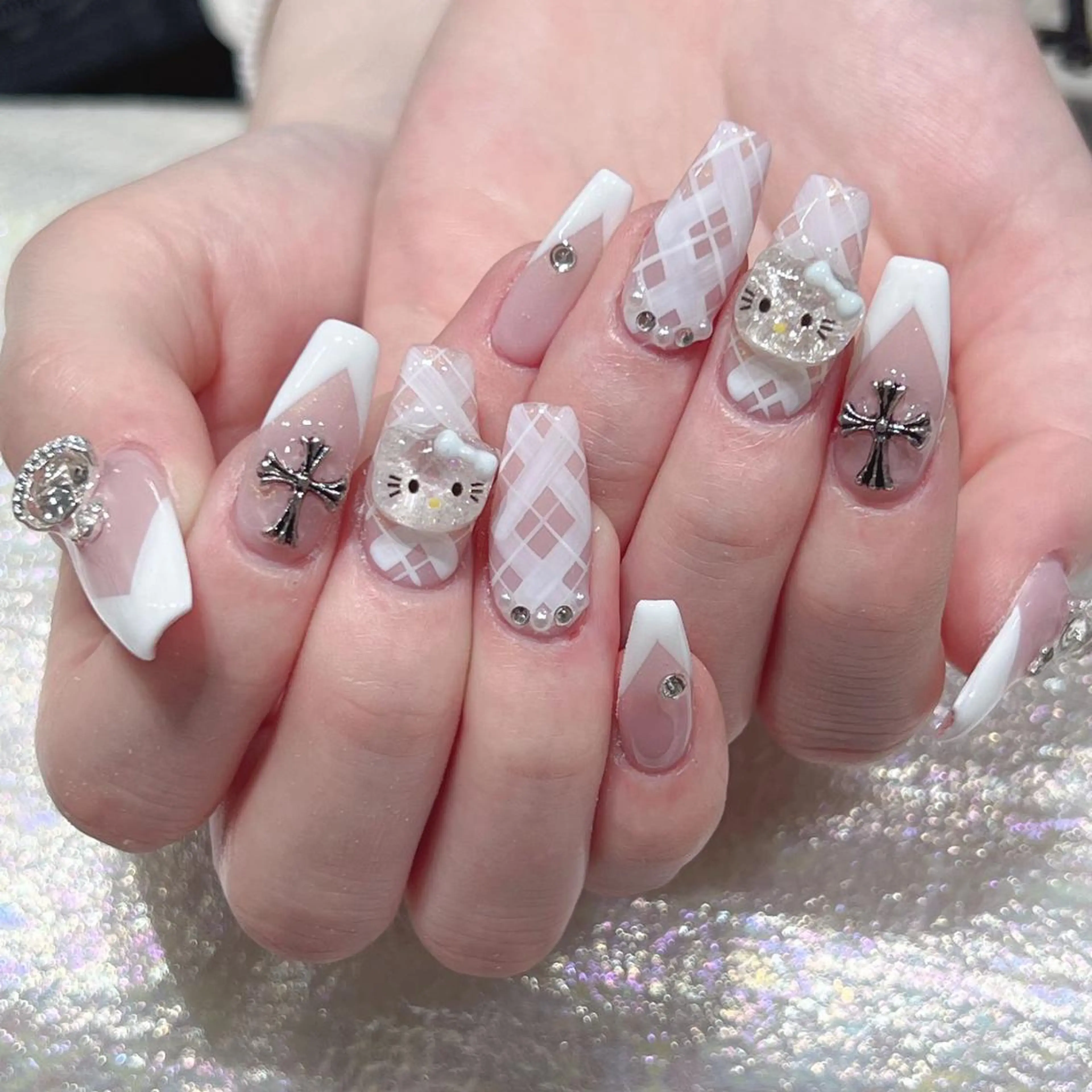 ネイル ハンドネイル Queens ciciのネイルデザイン