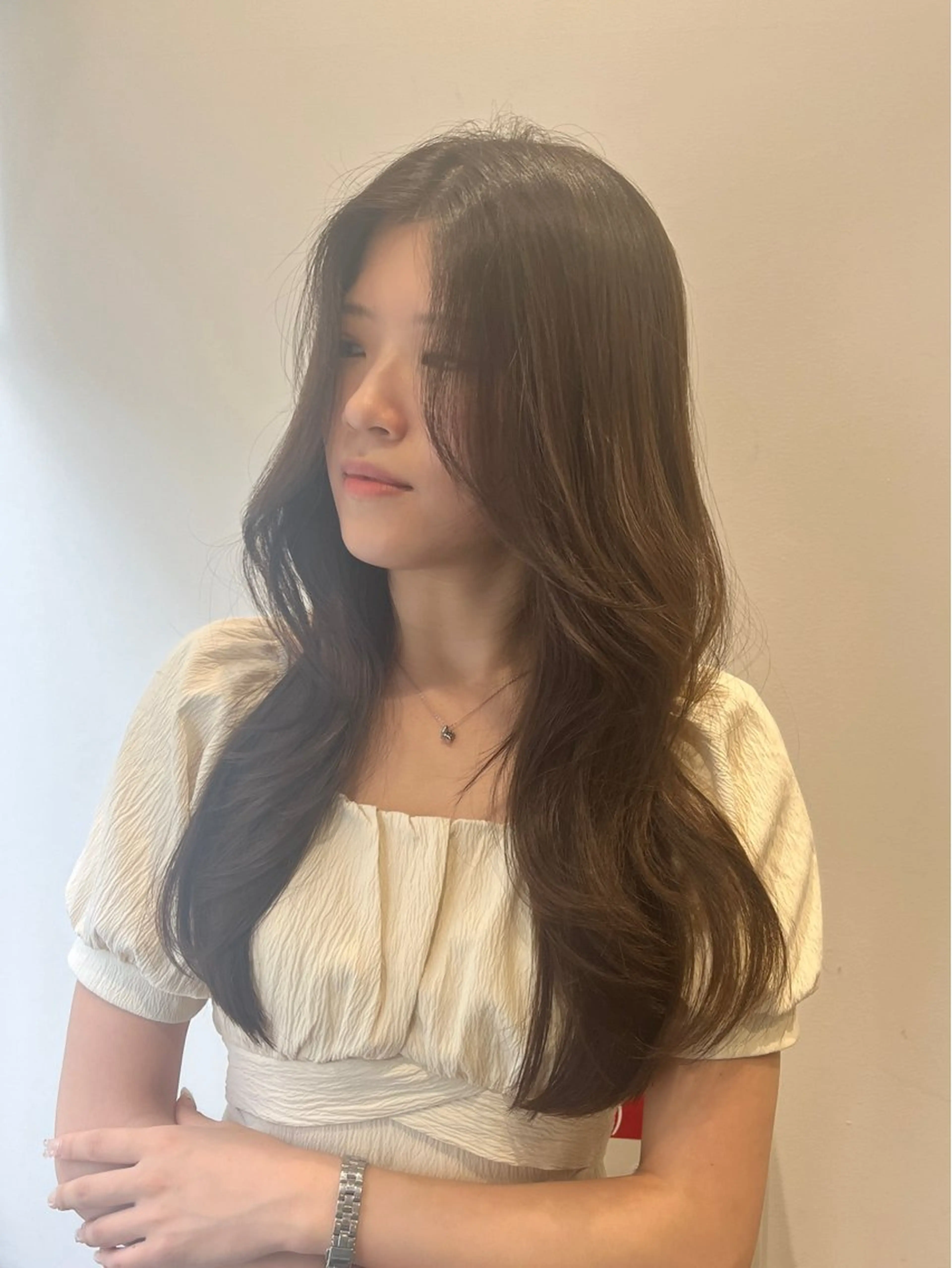 ロング カラー ブリーチ ダブルカラー イルミナカラー ブリーチなしカラー 髪質改善 顔周りレイヤーカット 透明感カラー達冨のヘアスタイル