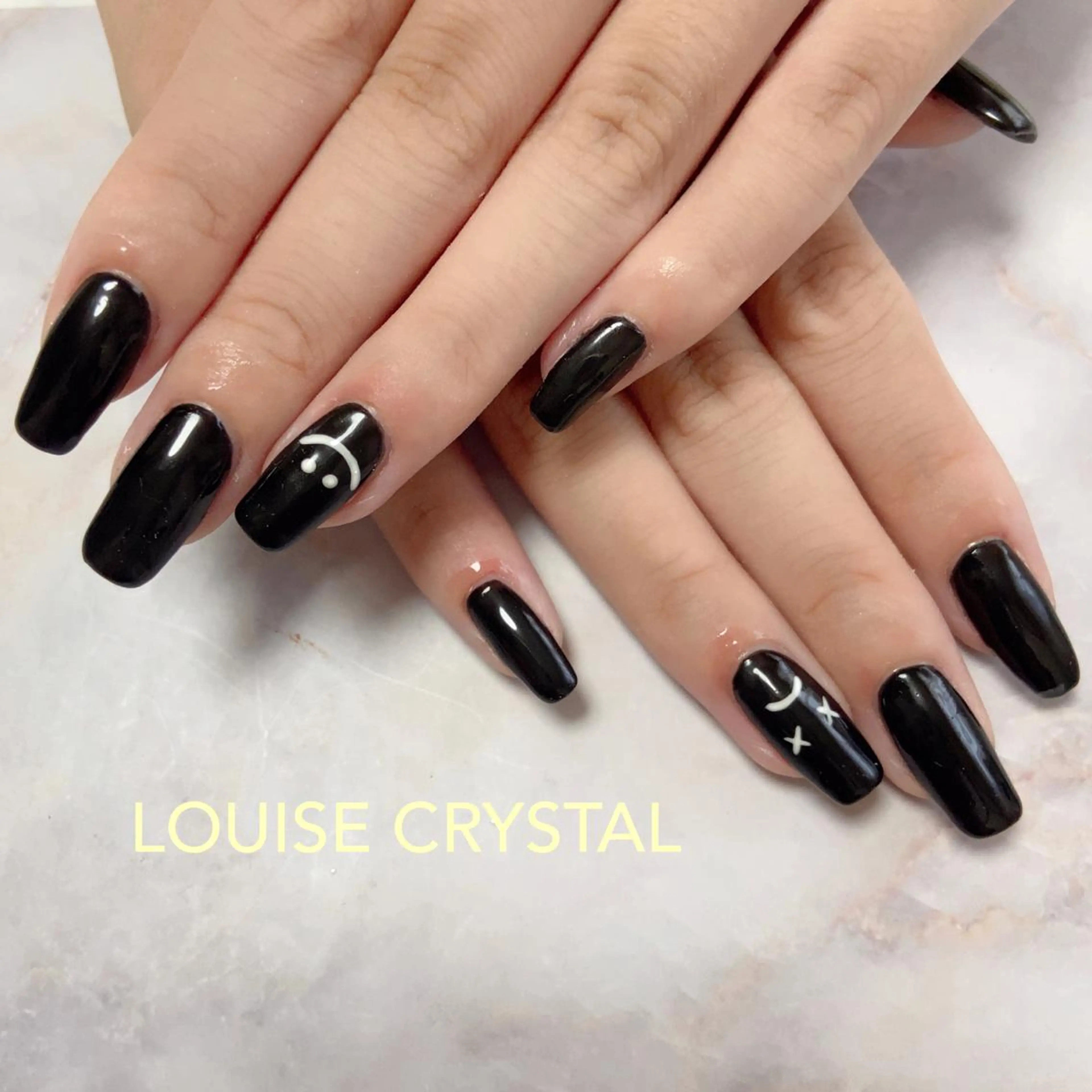 ネイル ハンドネイル LOUISE CRYSTALのネイルデザイン