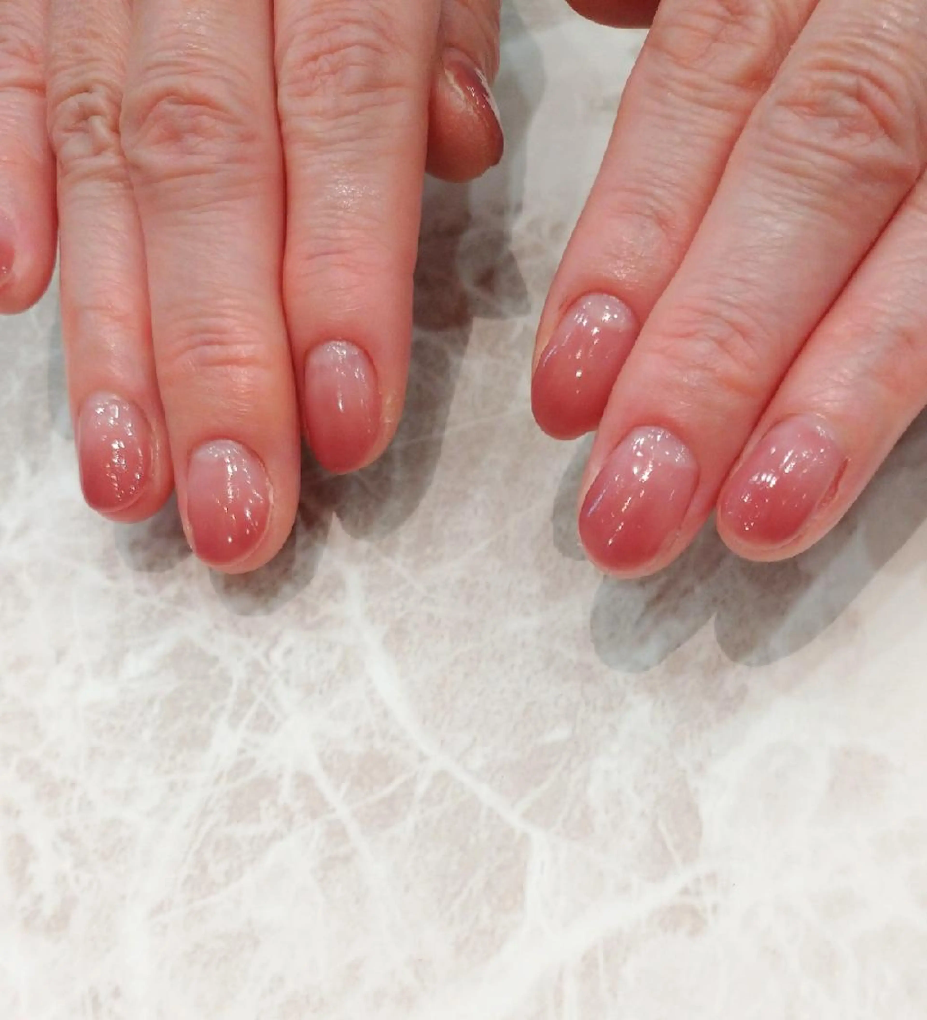 ネイル ジェルネイル グラデーション オフィスネイル パラジェル シンプルネイル ハンドネイル 會田 瑠衣のネイルデザイン