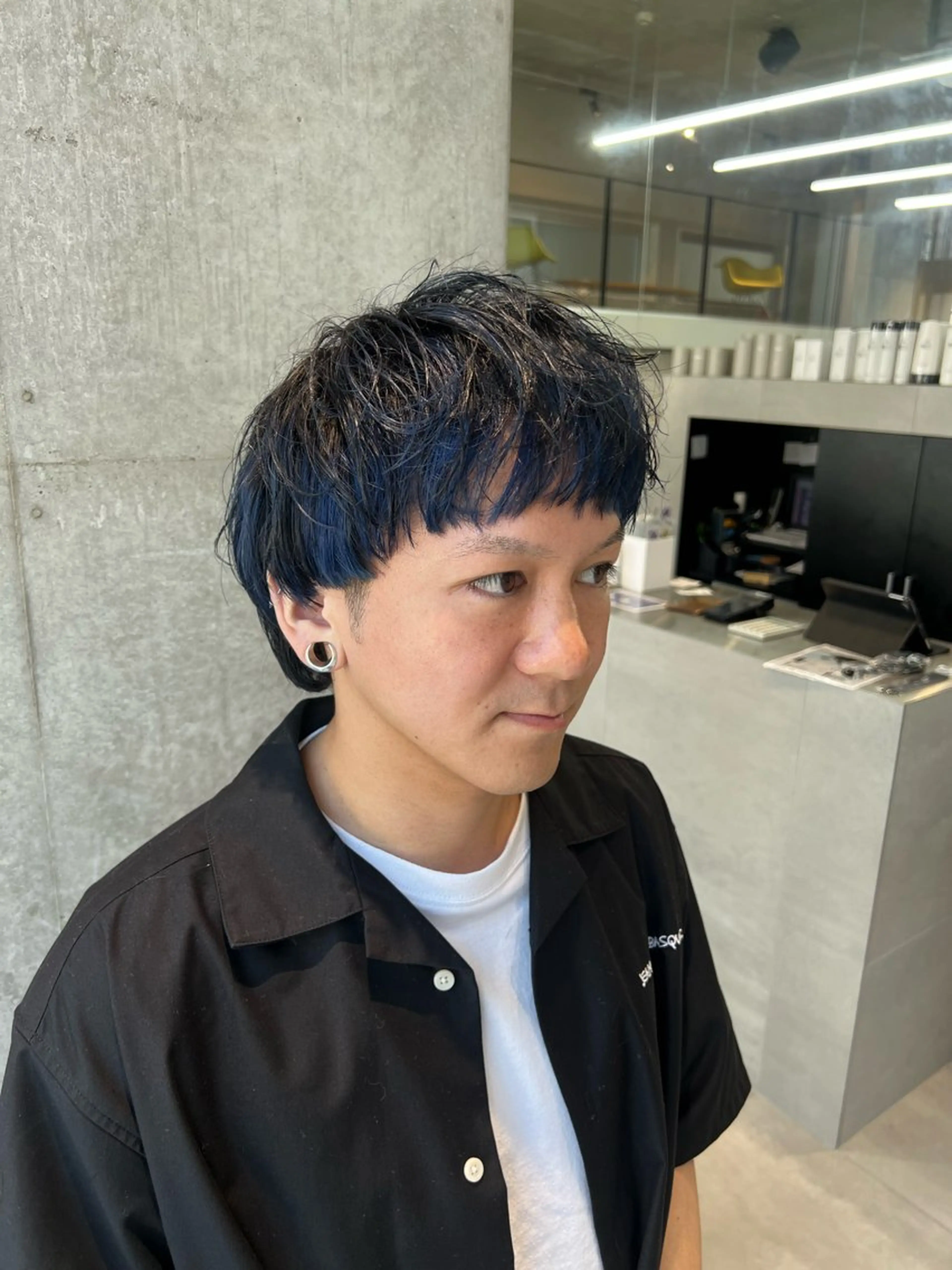 カラー メンズ メンズウルフカット 黒髪 ブルーカラー ブルーブラック ウルフカット カット ヘアカラー 吉沢遣人/レイヤー 艶カラー/パーマのヘアスタイル