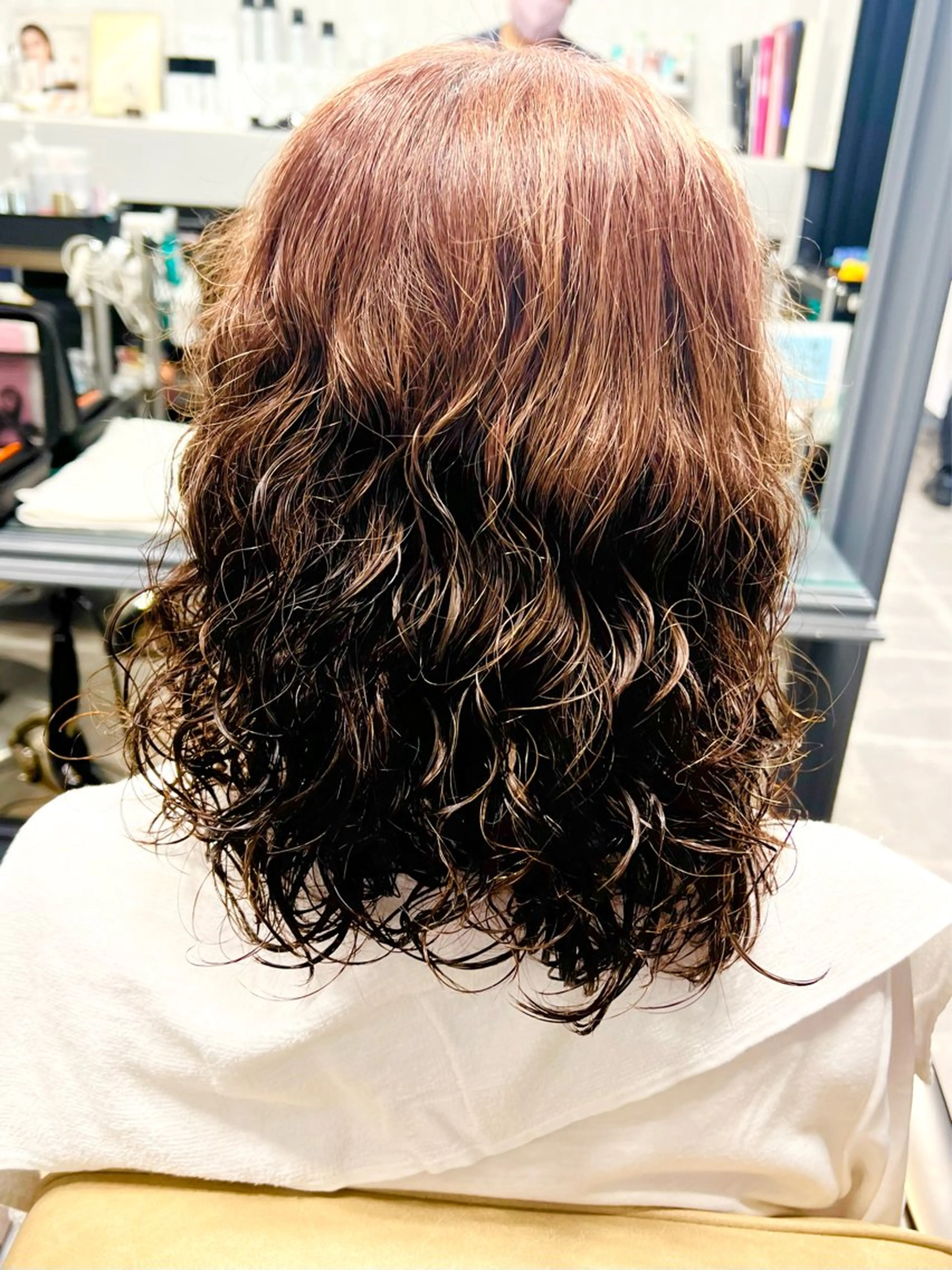 セミロング セミロングパーマ アートラッシュフォーヘア所属・柴田 新菜のヘアスタイル