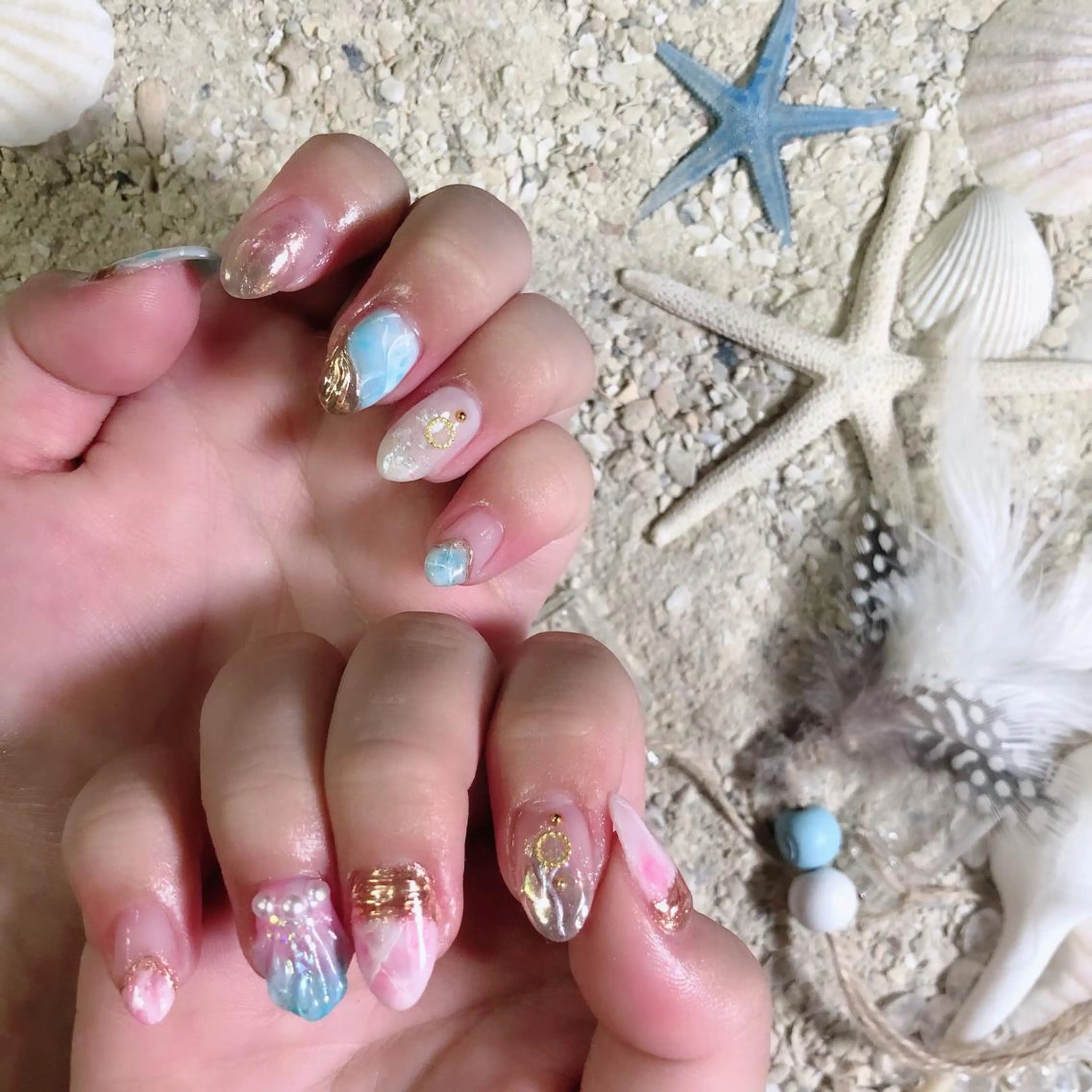 ネイル フットネイル フレンチネイル ジェルネイル ラメ(グリッター) ラメグラデーション NEO Beauty Salon所属・𝐍𝐄𝐎 𝐉𝐔𝐑𝐈のネイルデザイン