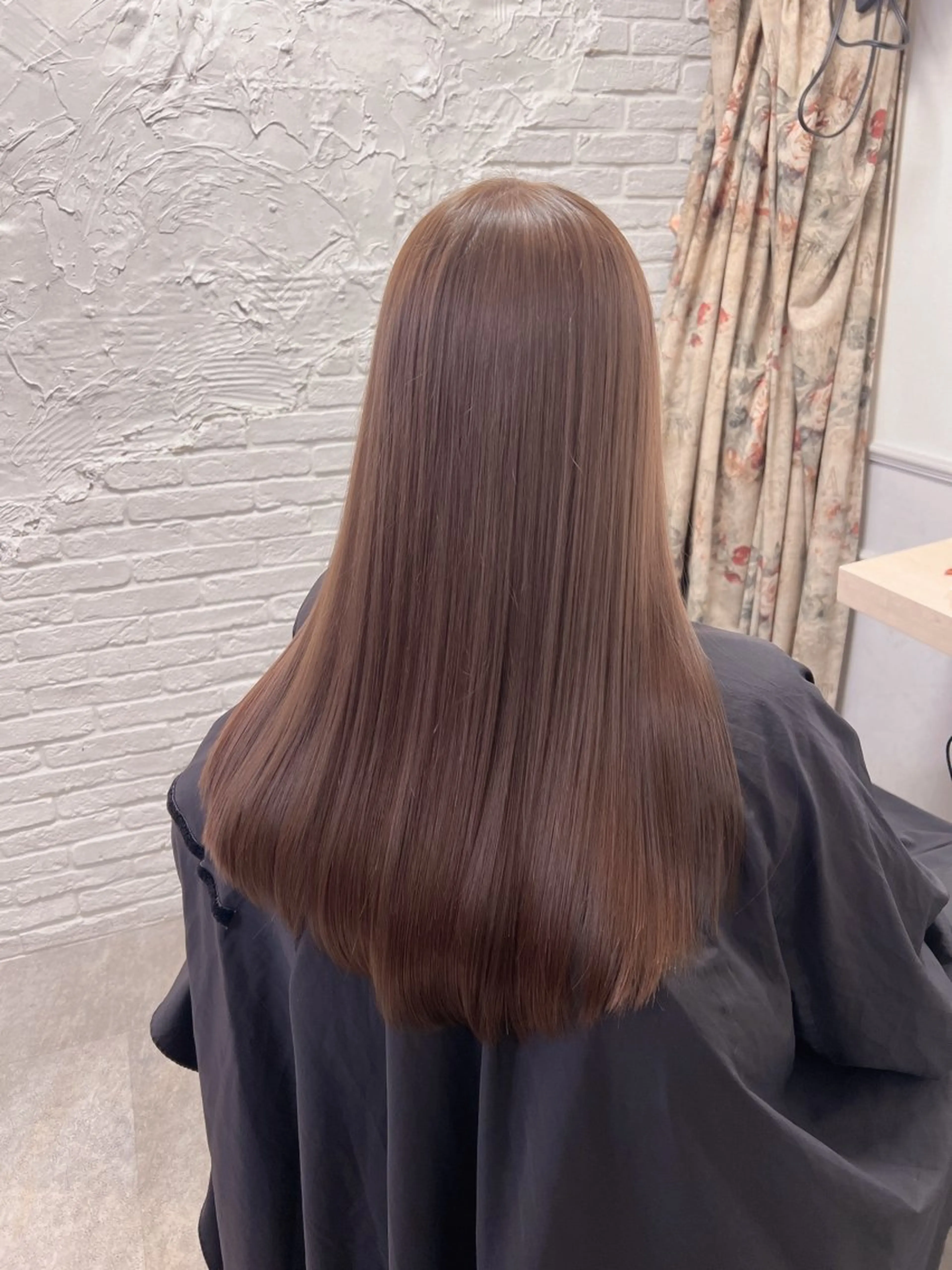 セミロング カラー ヘアカラー トリートメント SHIN/レイヤー カット×クロスパーマのヘアスタイル