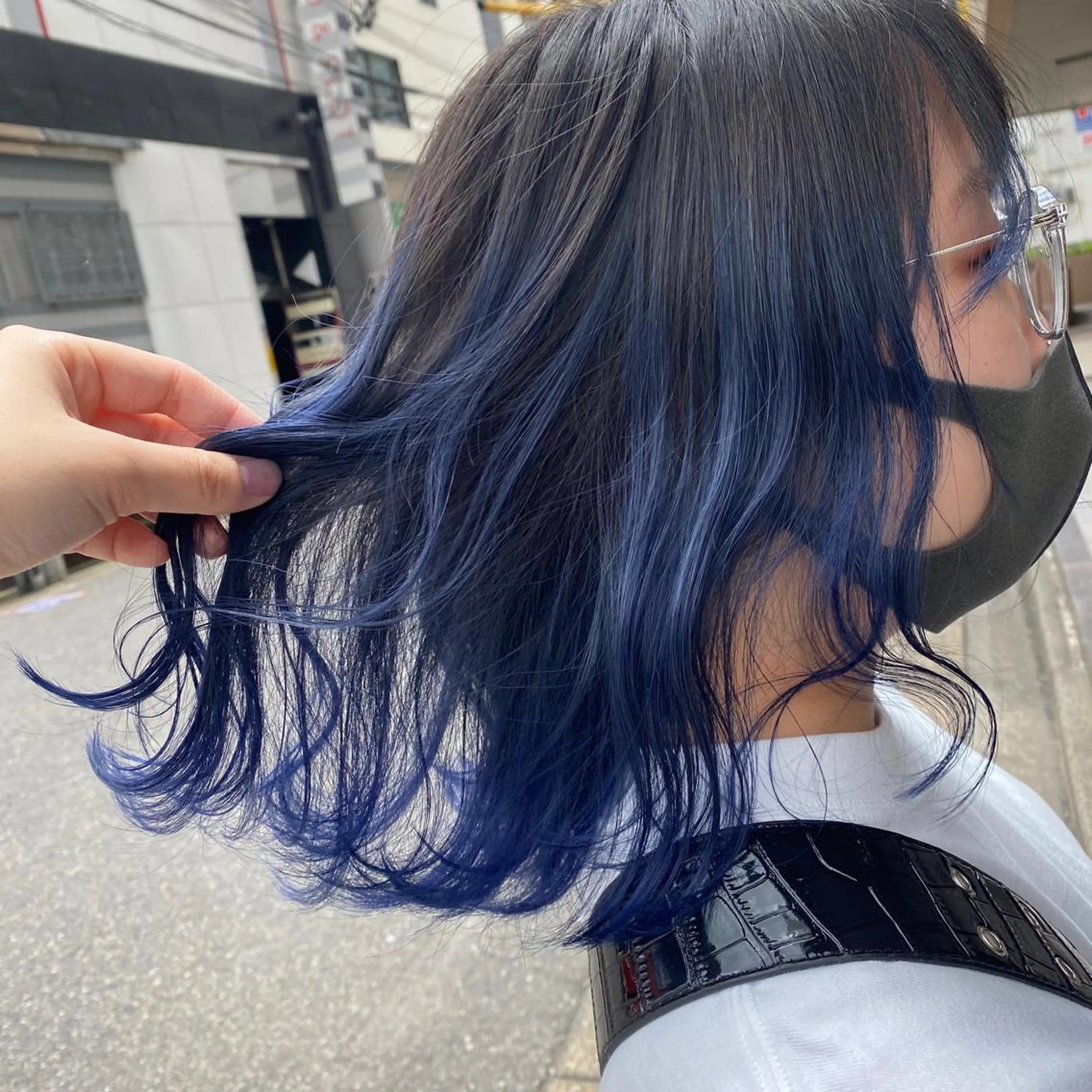 セミロング カラー ブリーチ ブルーカラー グラデーションカラー イチカワ ミオ/ minim hairのヘアスタイル