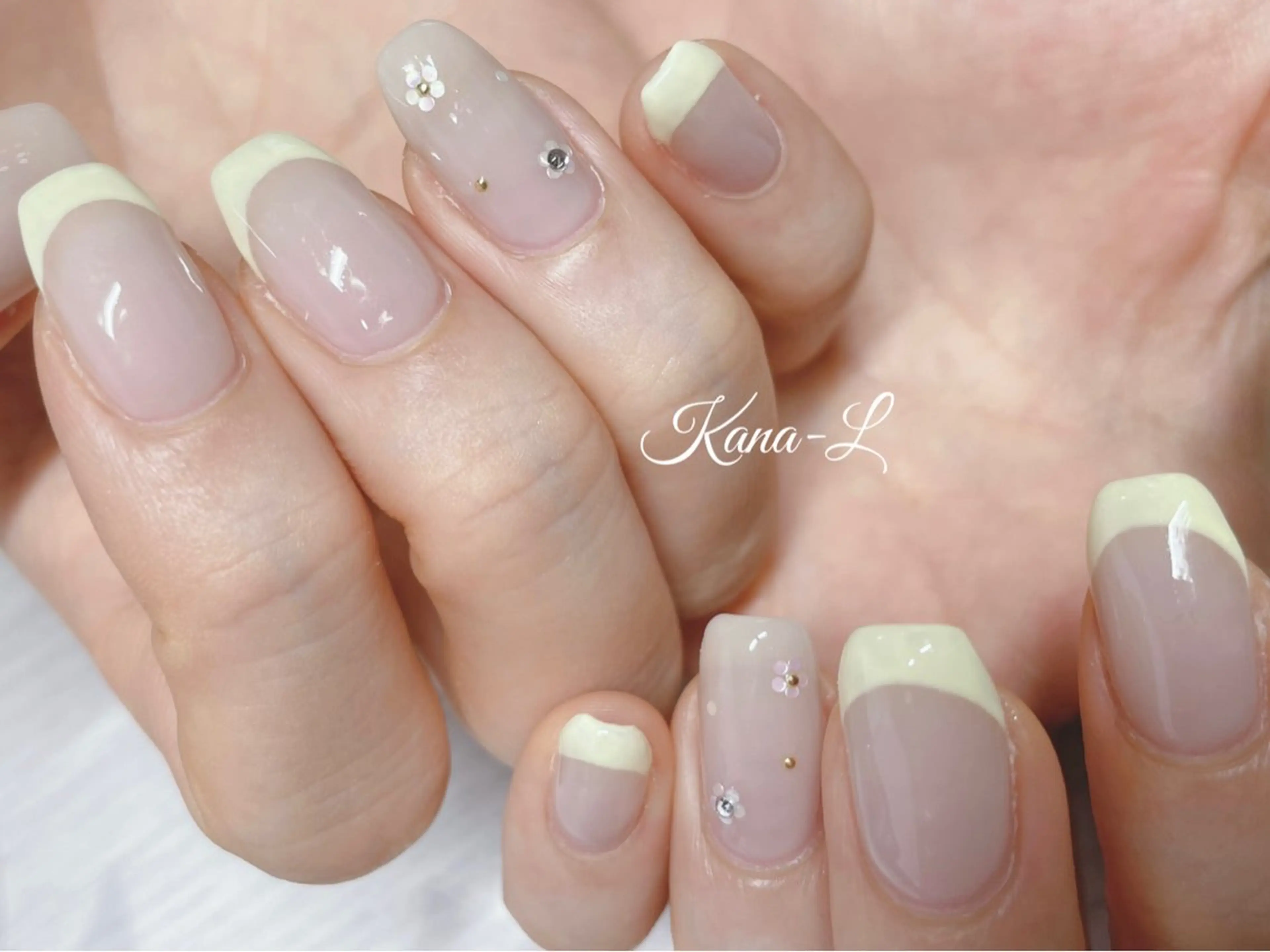 ネイル フラワーネイル フレンチネイル ジェルネイル 韓国ネイル パラジェル 芦辺 香奈のネイルデザイン