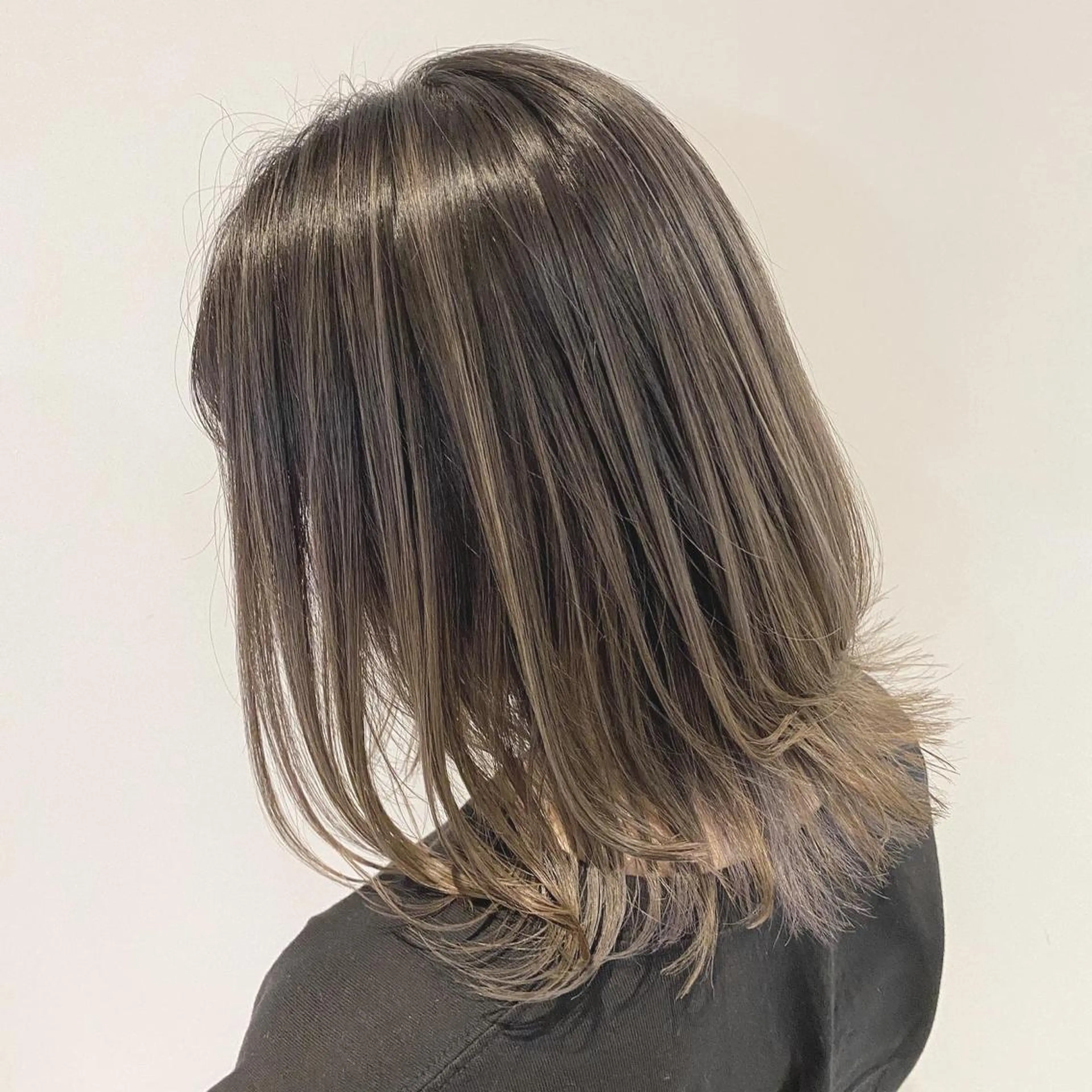 ミディアム カラー レイヤーカット La fith hair vail 梅田店【ラフィス　ヘアー　ヴェイル】所属・根津 友輔のヘアスタイル