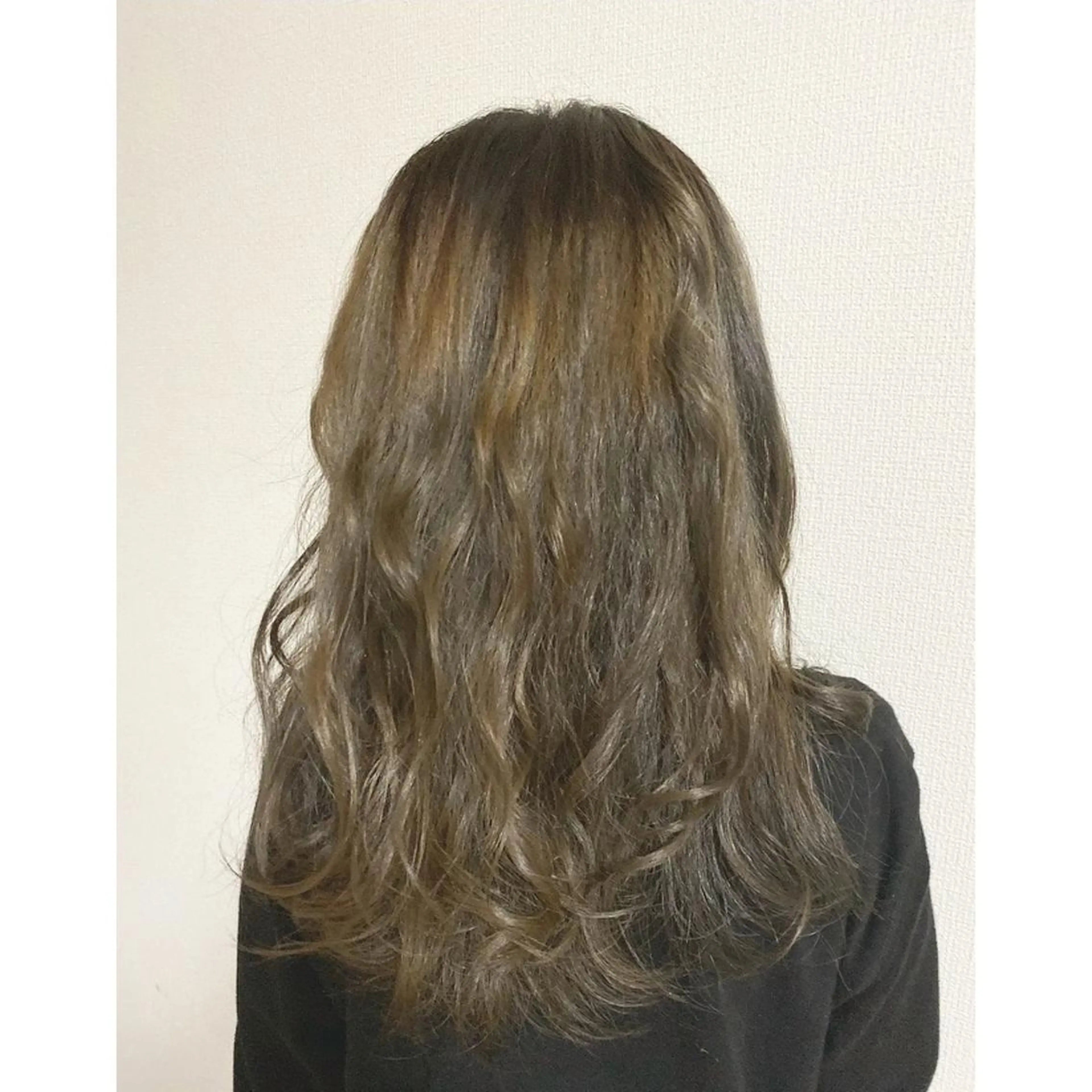 セミロング カラー アッシュ La  SHE's 天王寺店所属・マルヤマ リナのマツエク・マツパデザイン