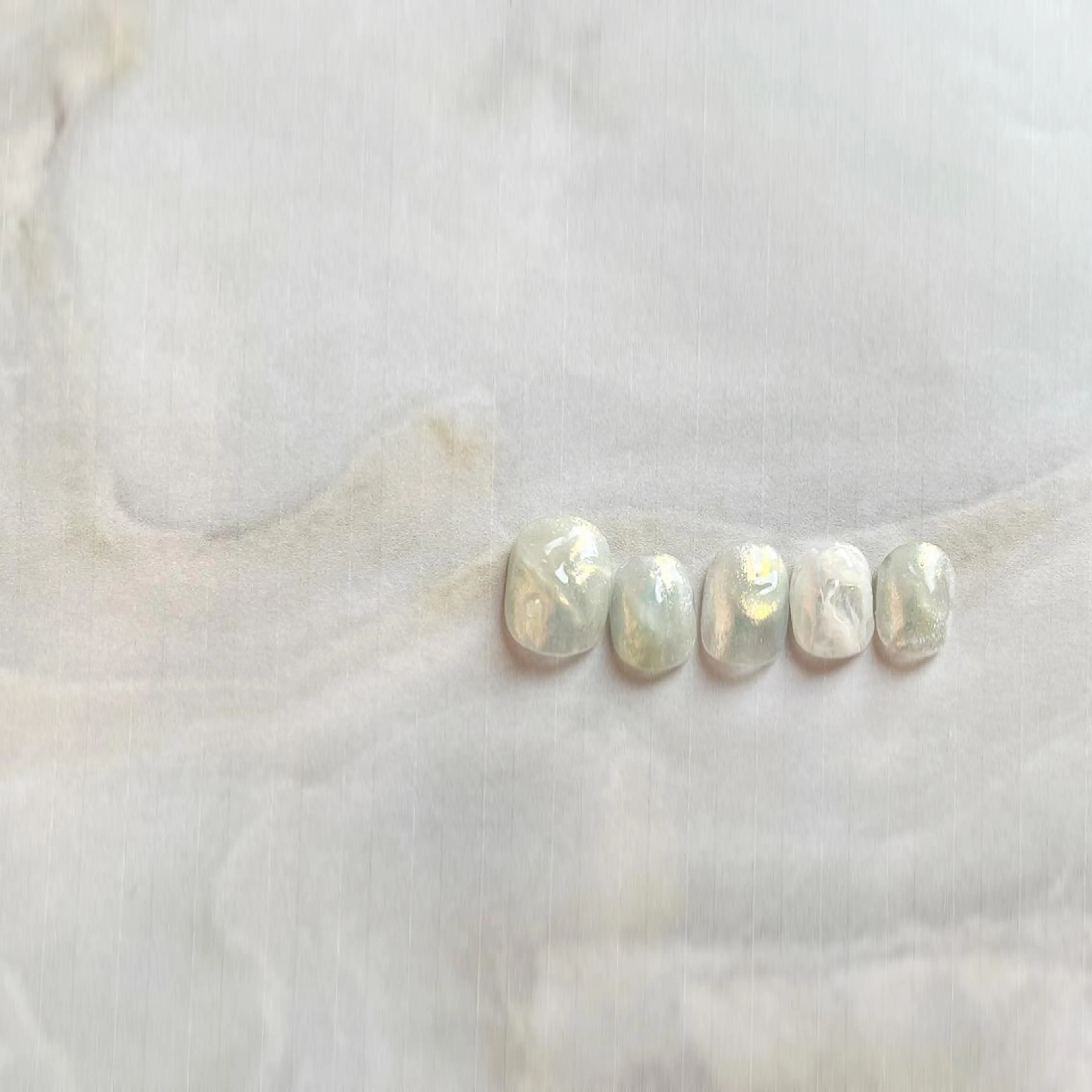 ネイル オーロラネイル ニュアンスネイル ぷっくりネイル フリーランス¨̮⃝ ネイリストOKADAのネイルデザイン