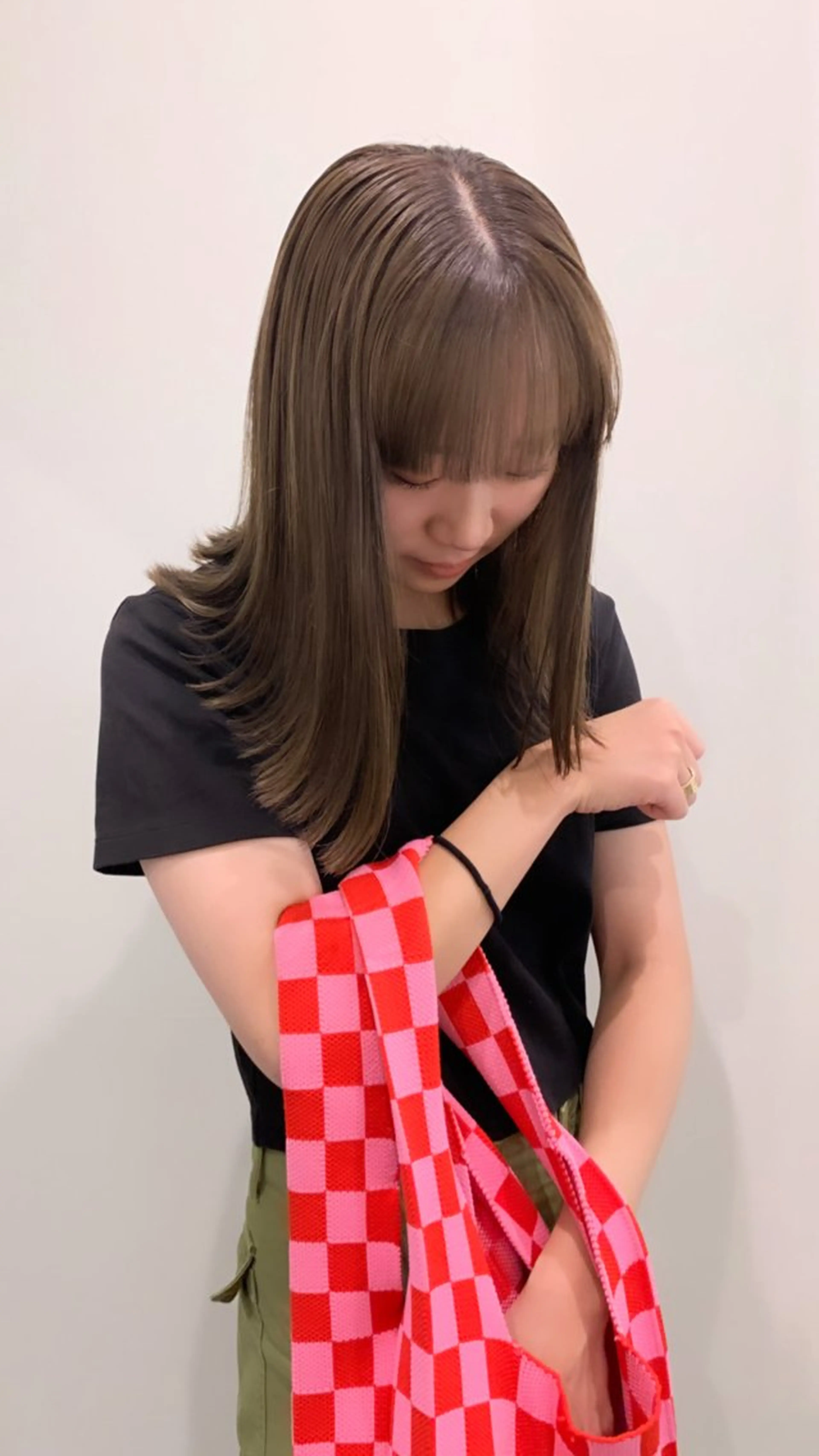 ミディアム カラー ベージュカラー ブリーチ カット ヘアカラー 落合希 Olivebeigeのヘアスタイル