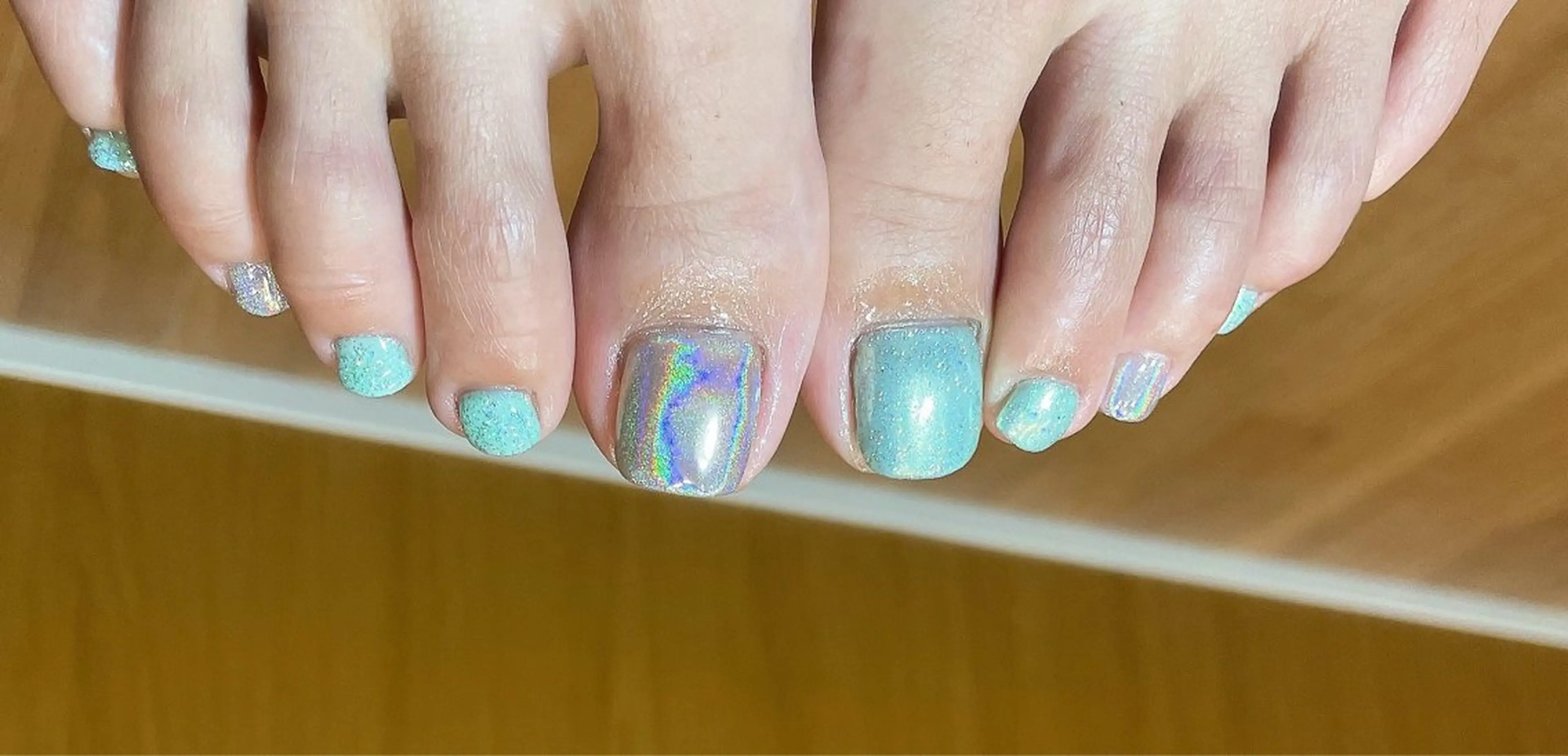 ネイル ラメ(グリッター) フットネイル liberté所属・liberté🫧 新小岩のネイルデザイン