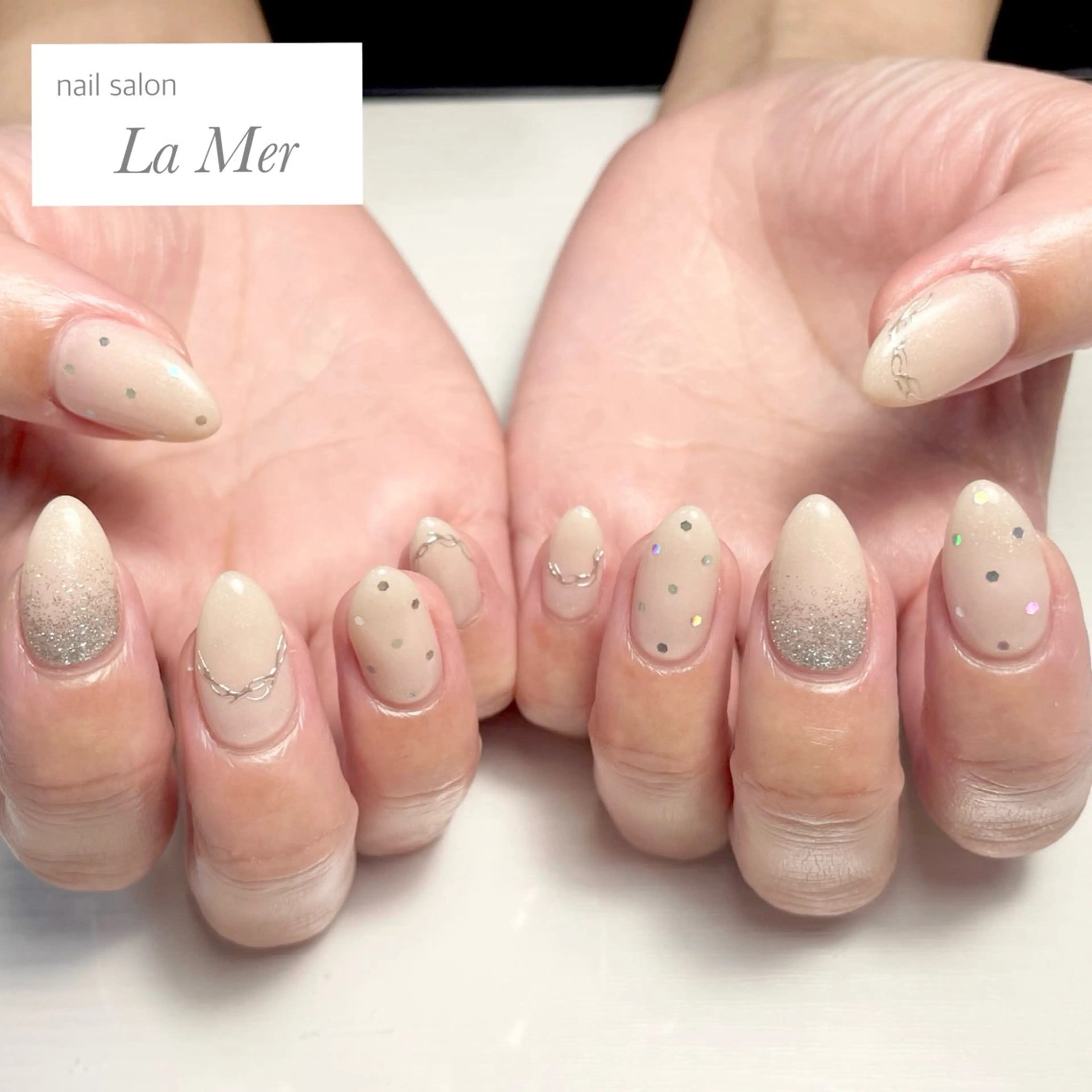 ネイル ドット フレンチネイル キラキラネイル ミラーネイル シルバー ハンドネイル nailsalon La Merのネイルデザイン