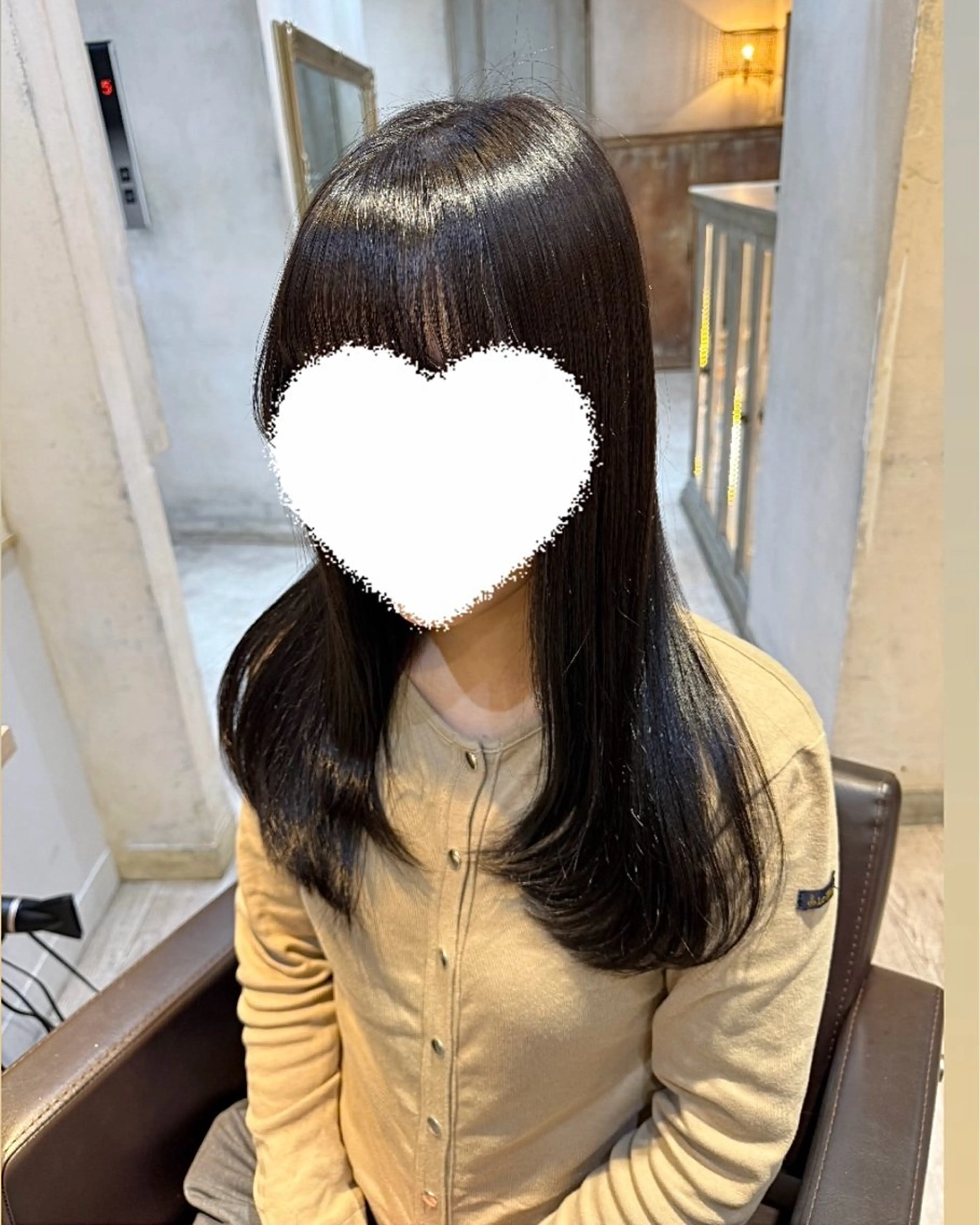 セミロング カラー レイヤーカット ローレイヤー カット トリートメント Lutia新宿　せき ゆうみのヘアスタイル