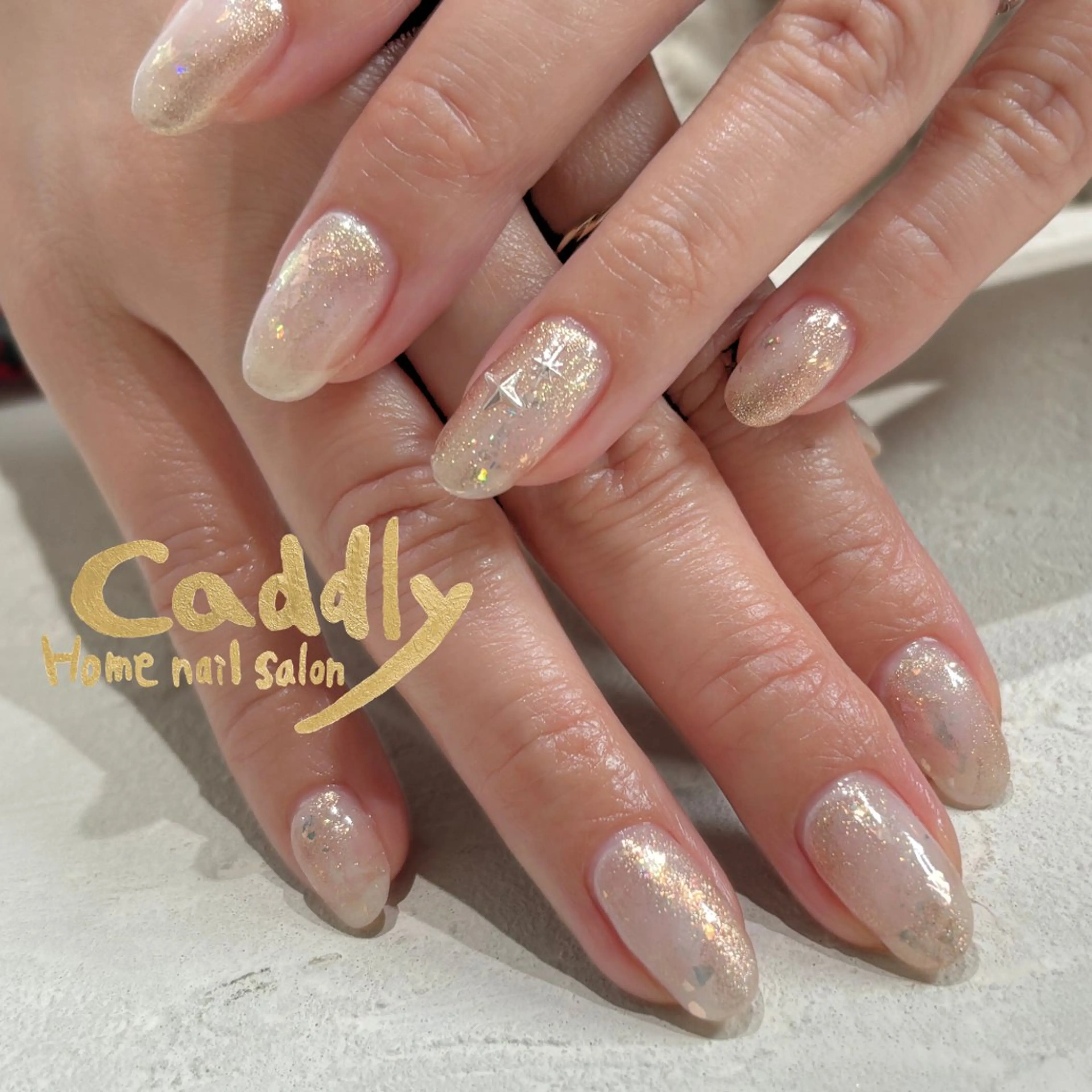 ネイル オーロラネイル ニュアンスネイル ハンドネイル caddly naoのネイルデザイン
