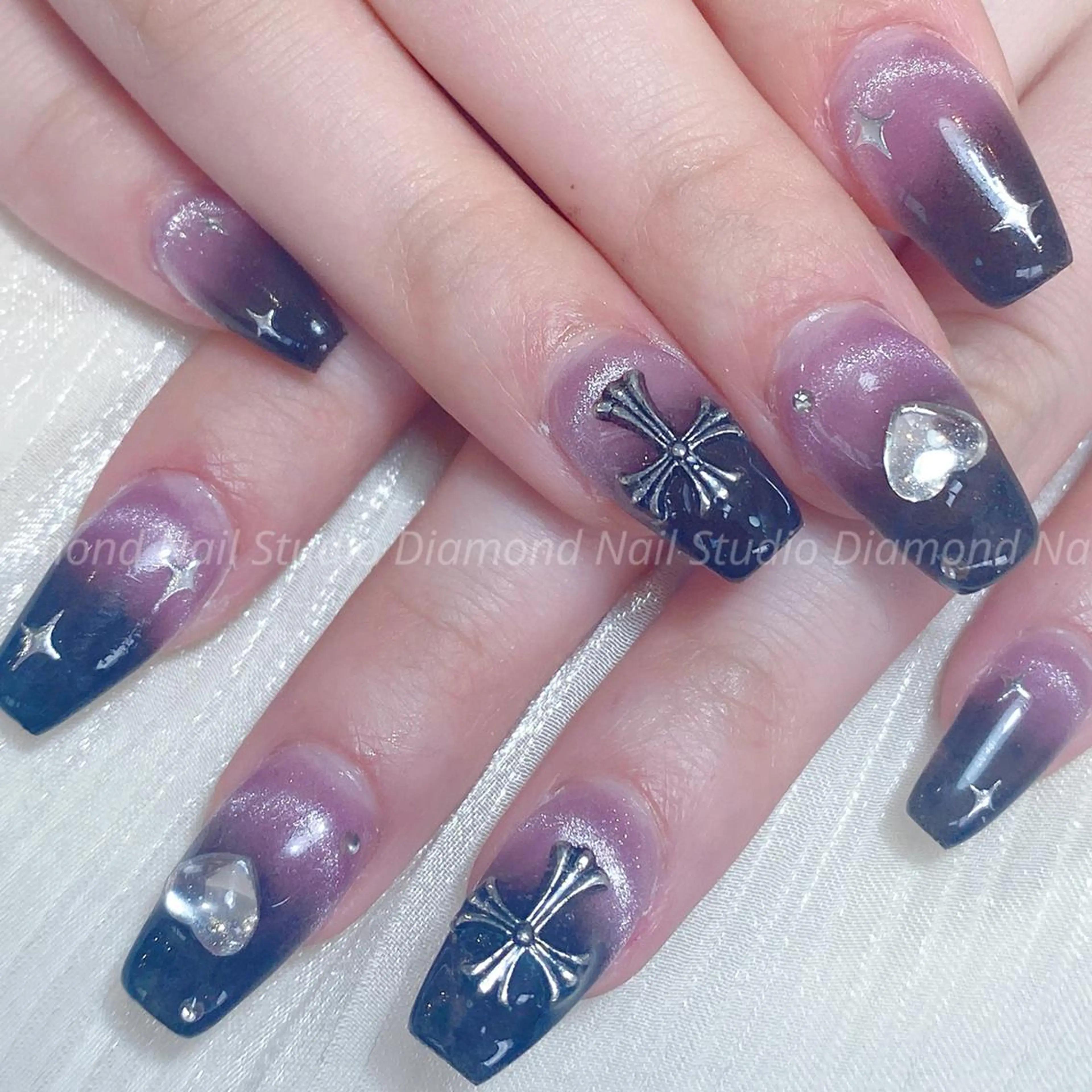 ネイル アートネイル オーロラネイル フラッシュネイル ガーリー キラキラネイル ハンドネイル DIAMOND 💅のネイルデザイン