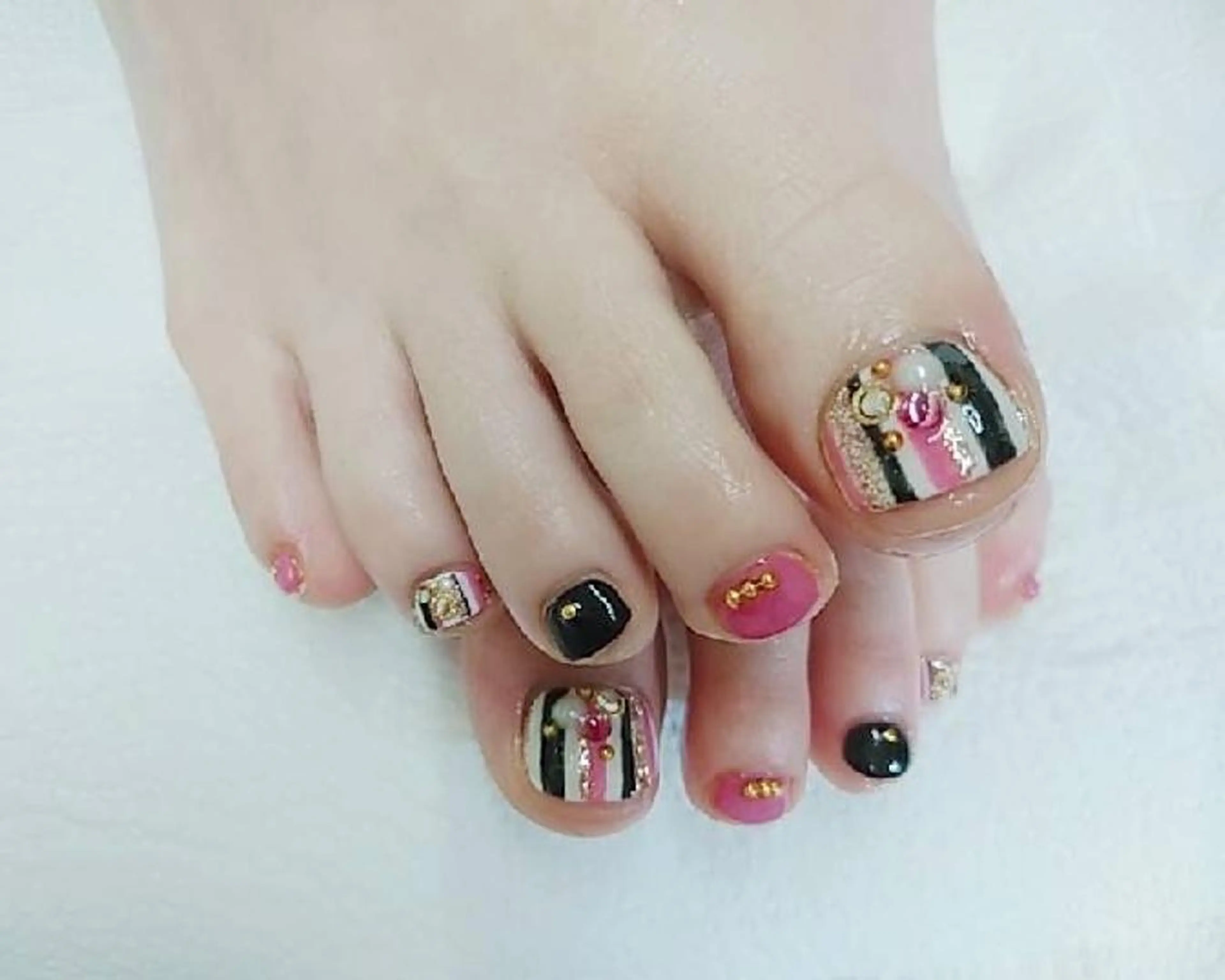 ネイル フットネイル ピンク プライベートサロン RosyLily所属・プライベートサロン Rosy Lilyのネイルデザイン