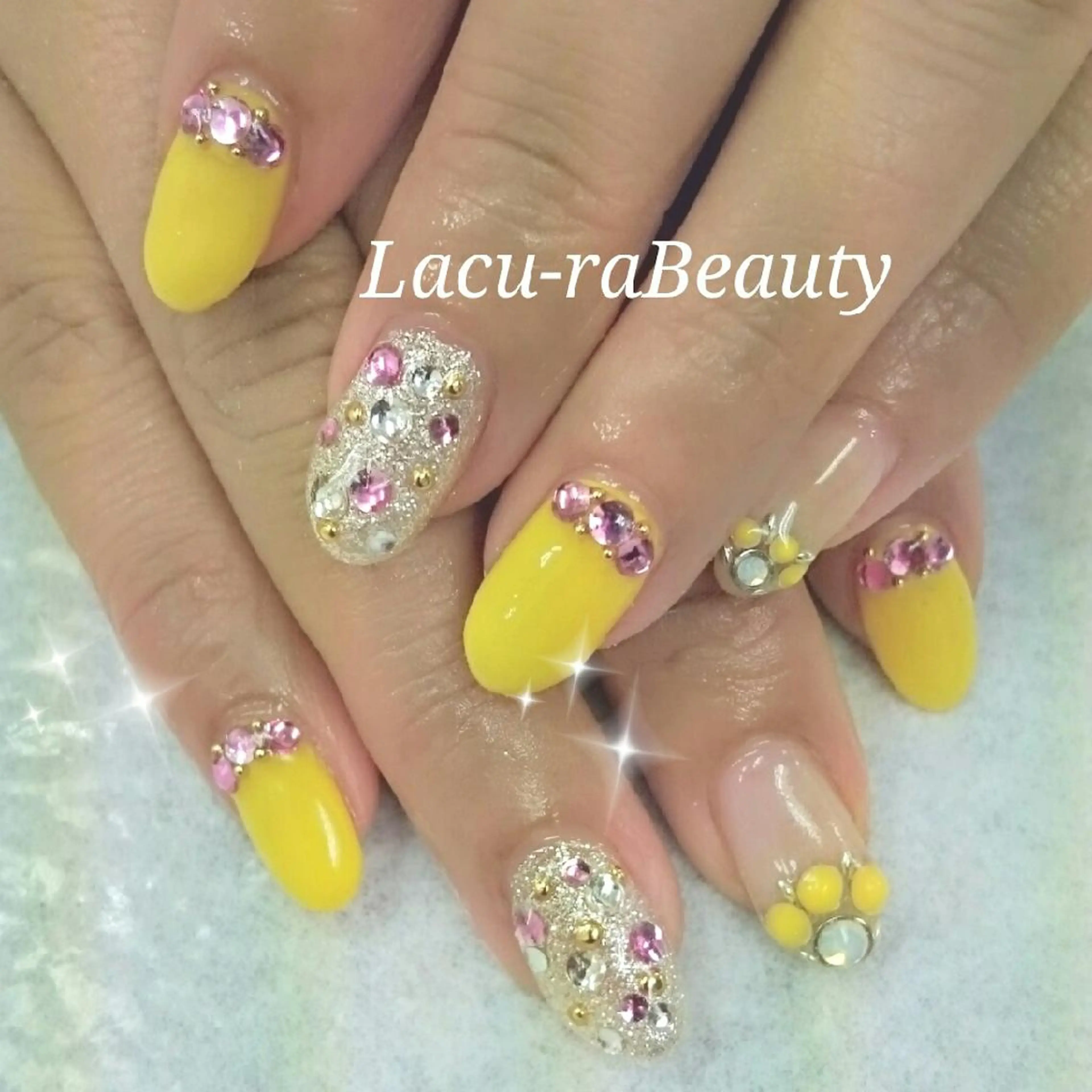 ネイル 小顔と腸の専門店 ラクーラビューティのエステ・リラクイメージ