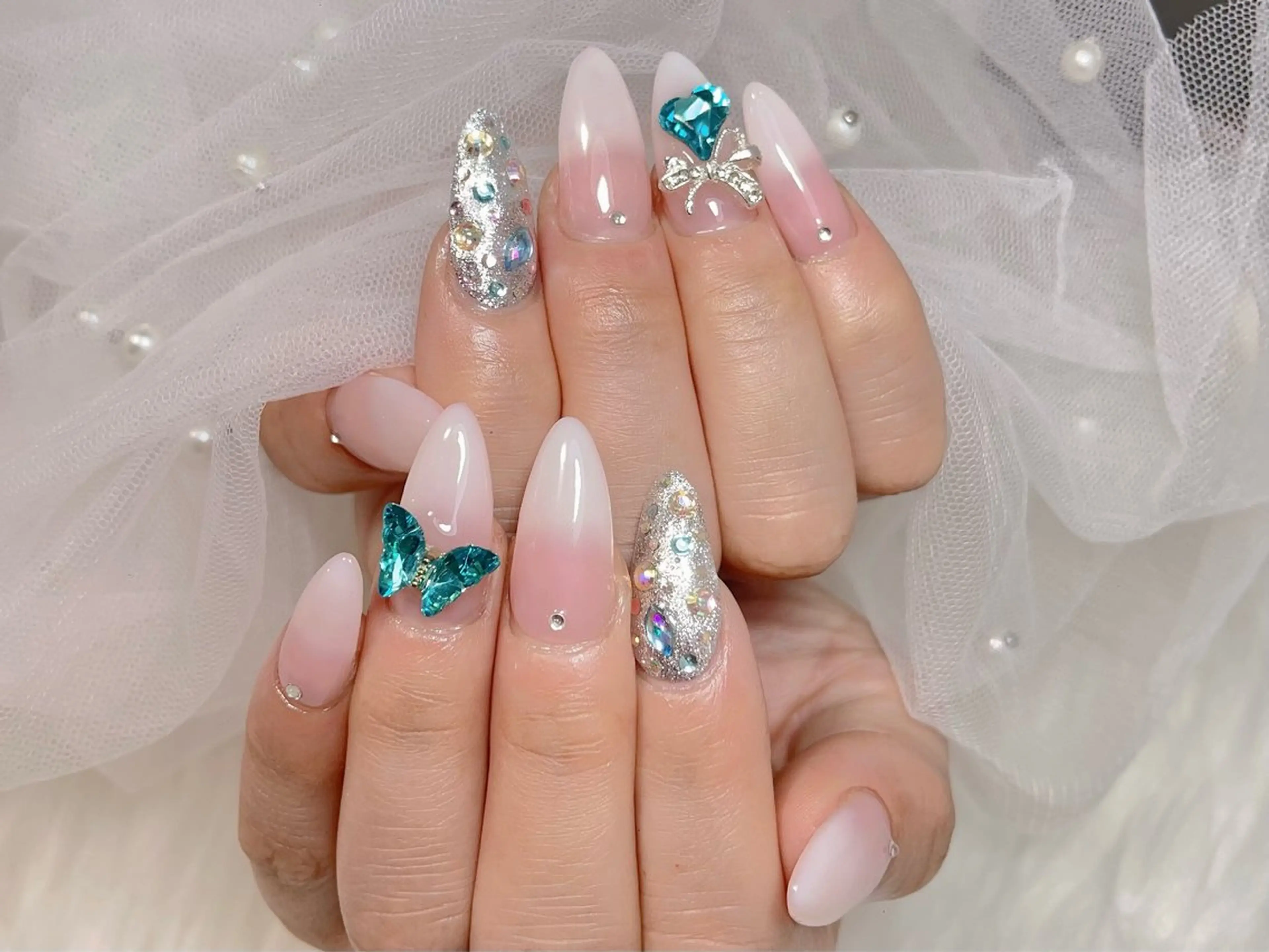 ネイル 持ち込み 西野 カナのネイルデザイン