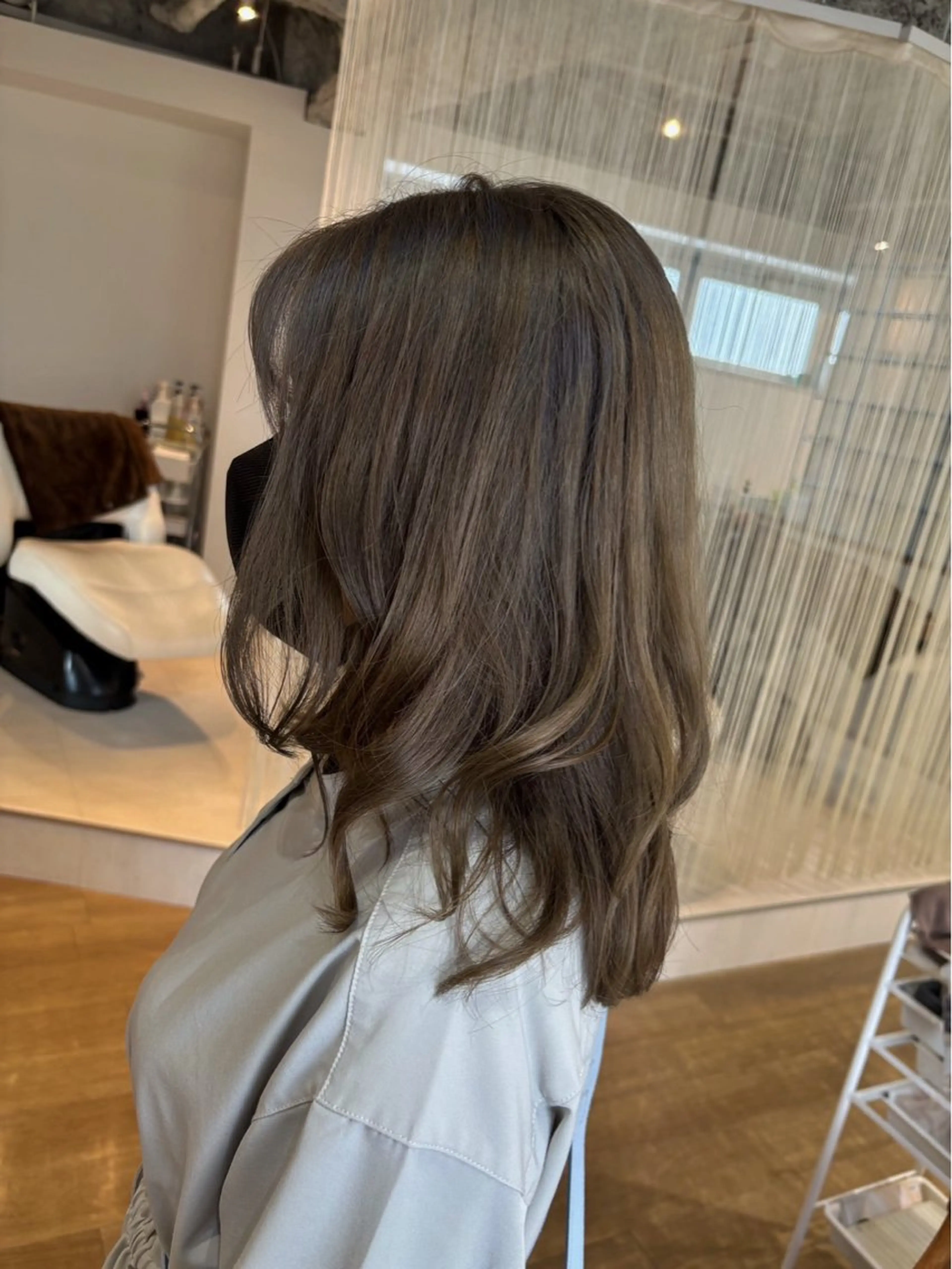 セミロング カラー ベージュカラー 透明感カラー ヘアカラー トリートメント 伊藤 かなのヘアスタイル