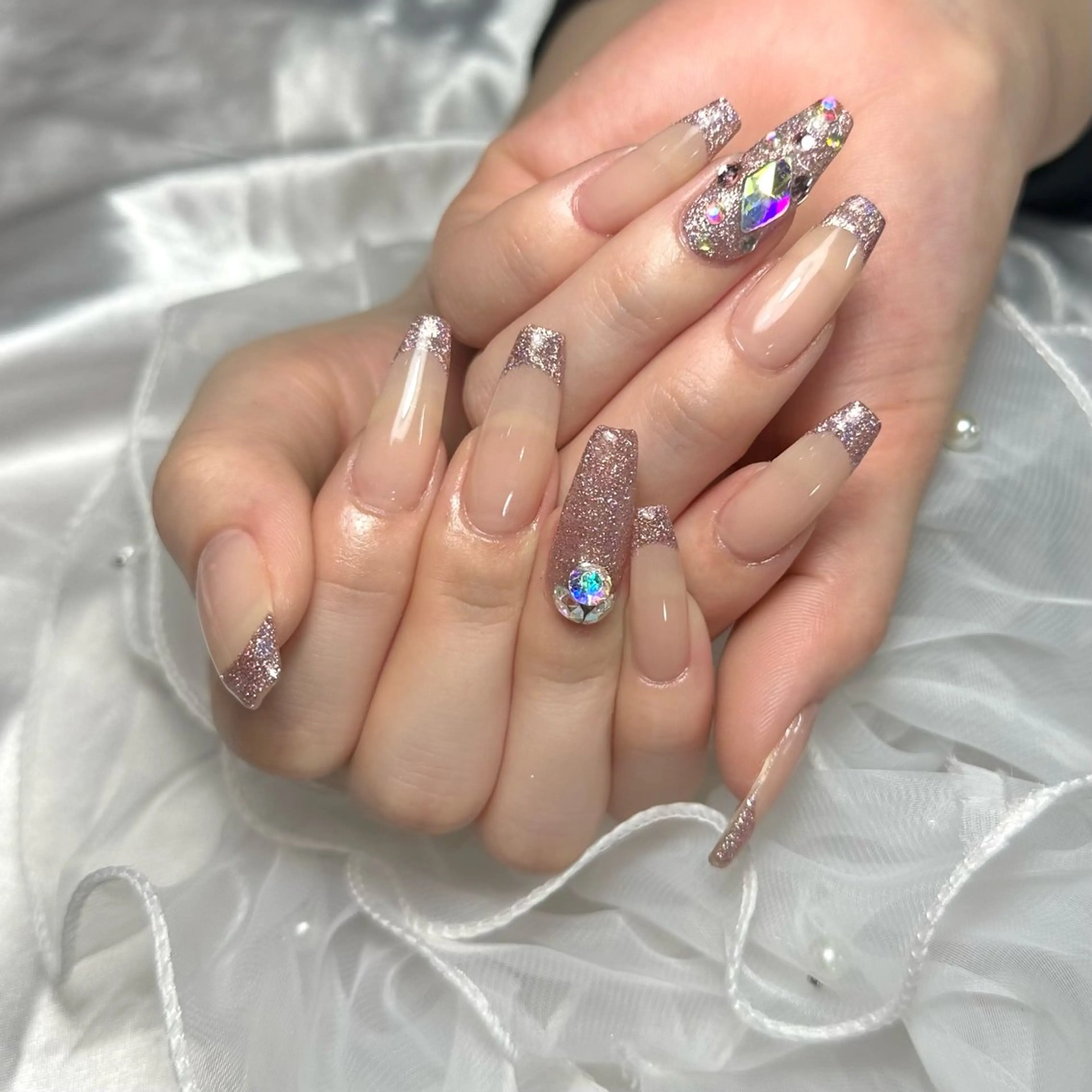 ネイル フレンチネイル ラメ(グリッター) ハンドネイル ラルゴ所属・Largo ラルゴのネイルデザイン