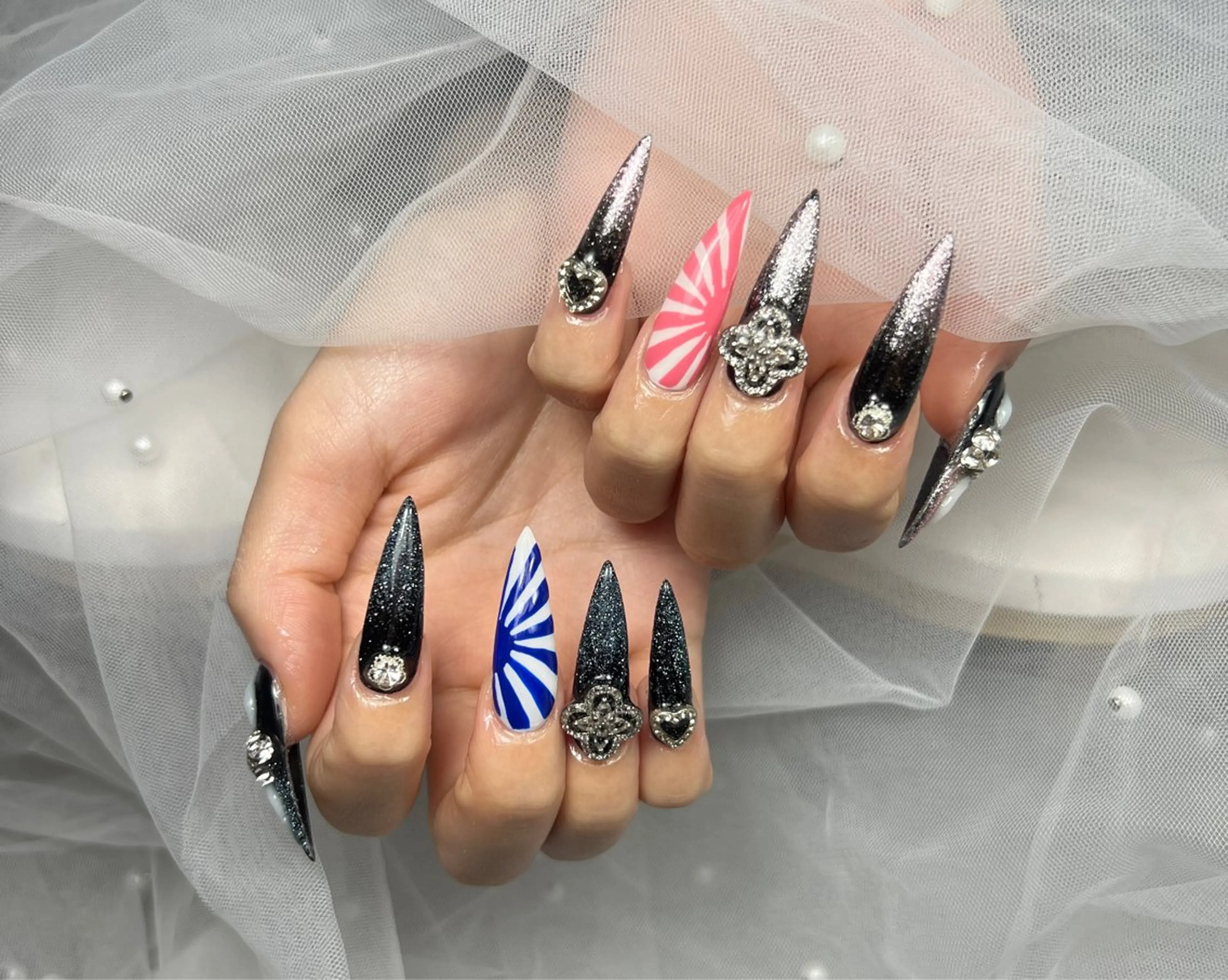 ネイル アートネイル オーロラネイル チークネイル 長さ出し フットネイル ハンドネイル ハンドケア Noiranail_ studio川越西口のネイルデザイン