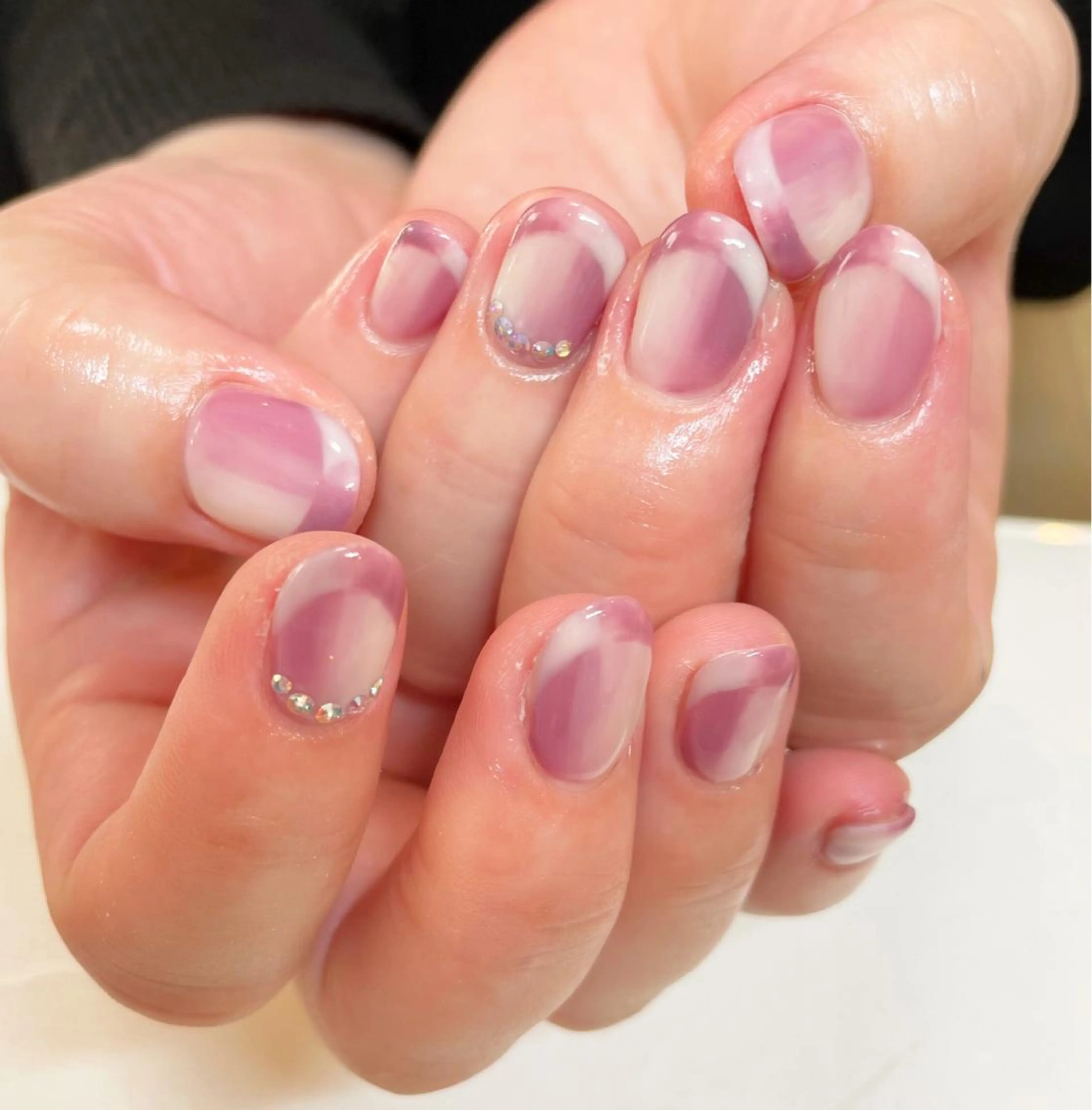 ミディアム ネイル フレンチネイル オンブレフレンチ Re:st〔リスト〕所属・ayane Re:st〔リスト〕のネイルデザイン