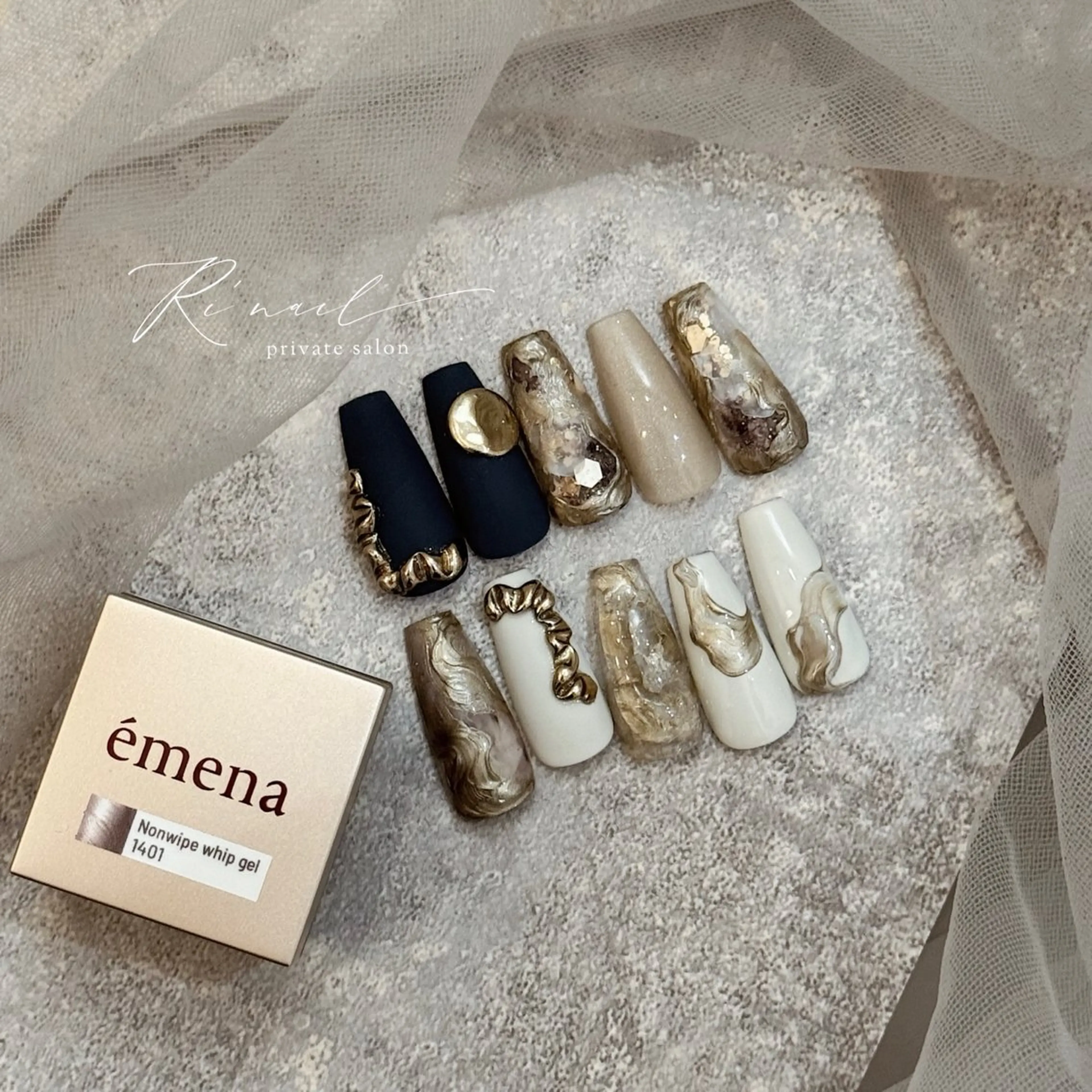 ネイル ゴールド ネイビー ニュアンスネイル ISHIWATA LINAのネイルデザイン