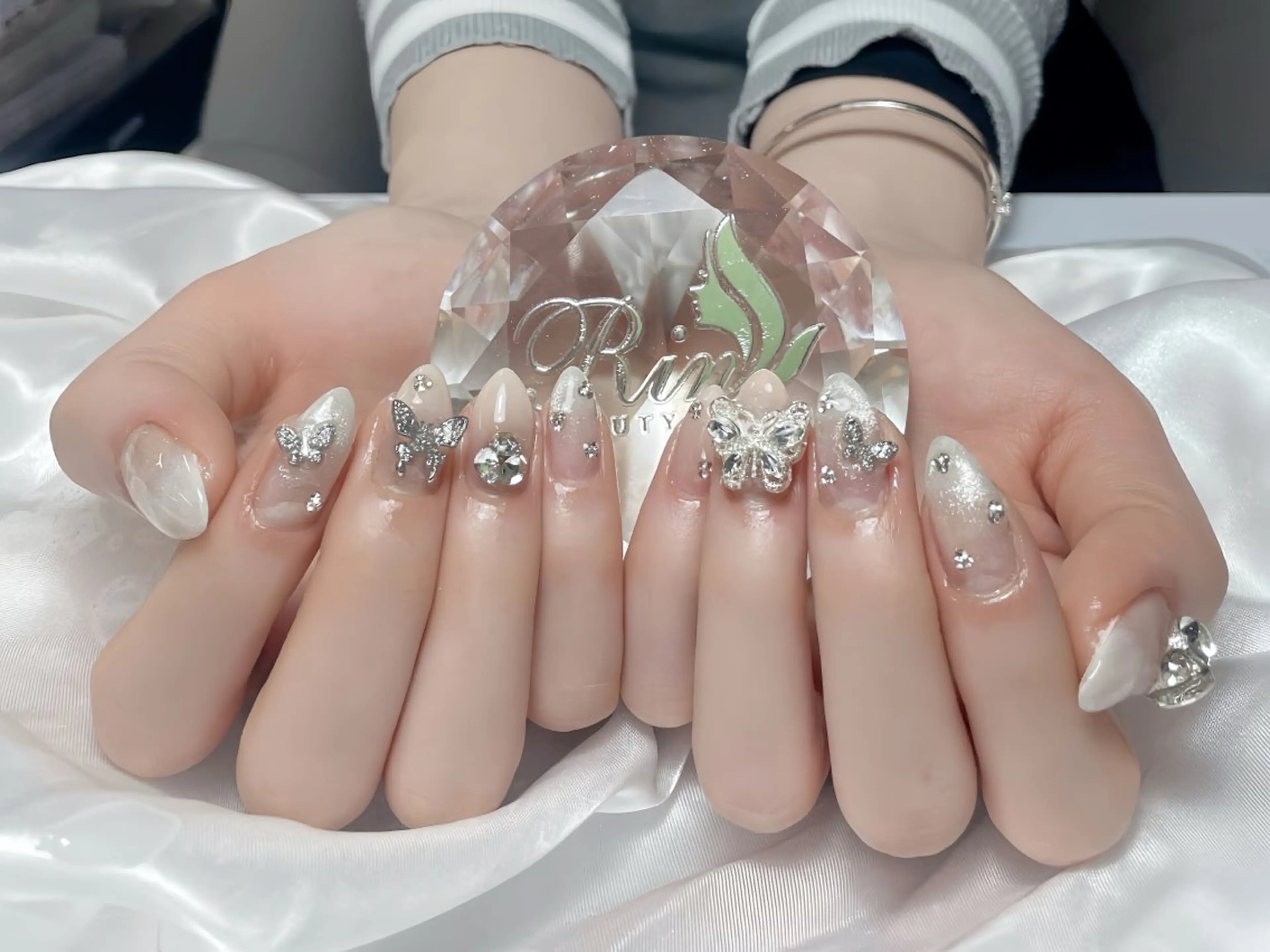 ネイル アートネイル 成人式 ロングネイル ニュアンスネイル スカルプネイル ハンドネイル Rin Nail 新大久保店のネイルデザイン