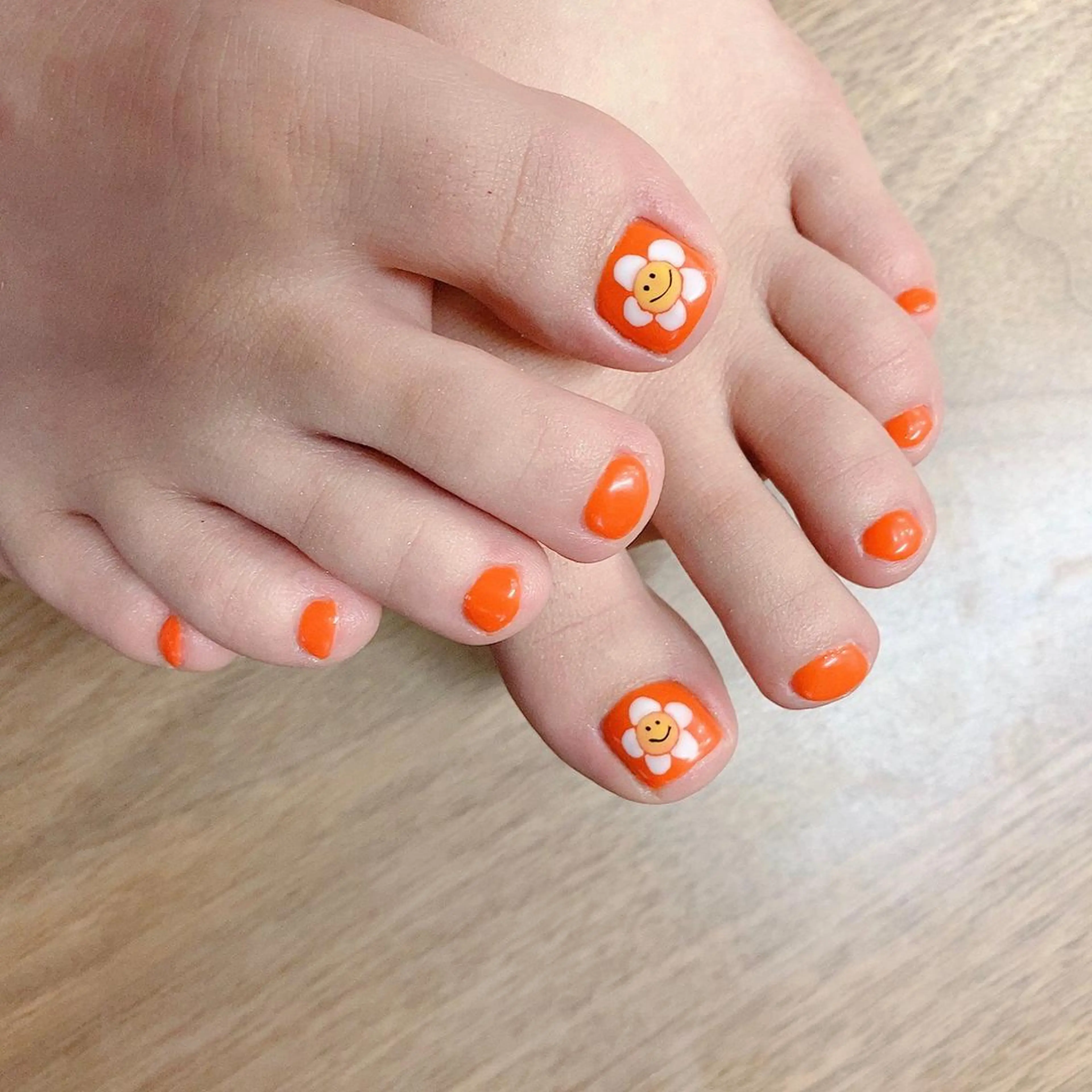 ネイル アートネイル 赤色 フットネイル Megumi Nailのネイルデザイン