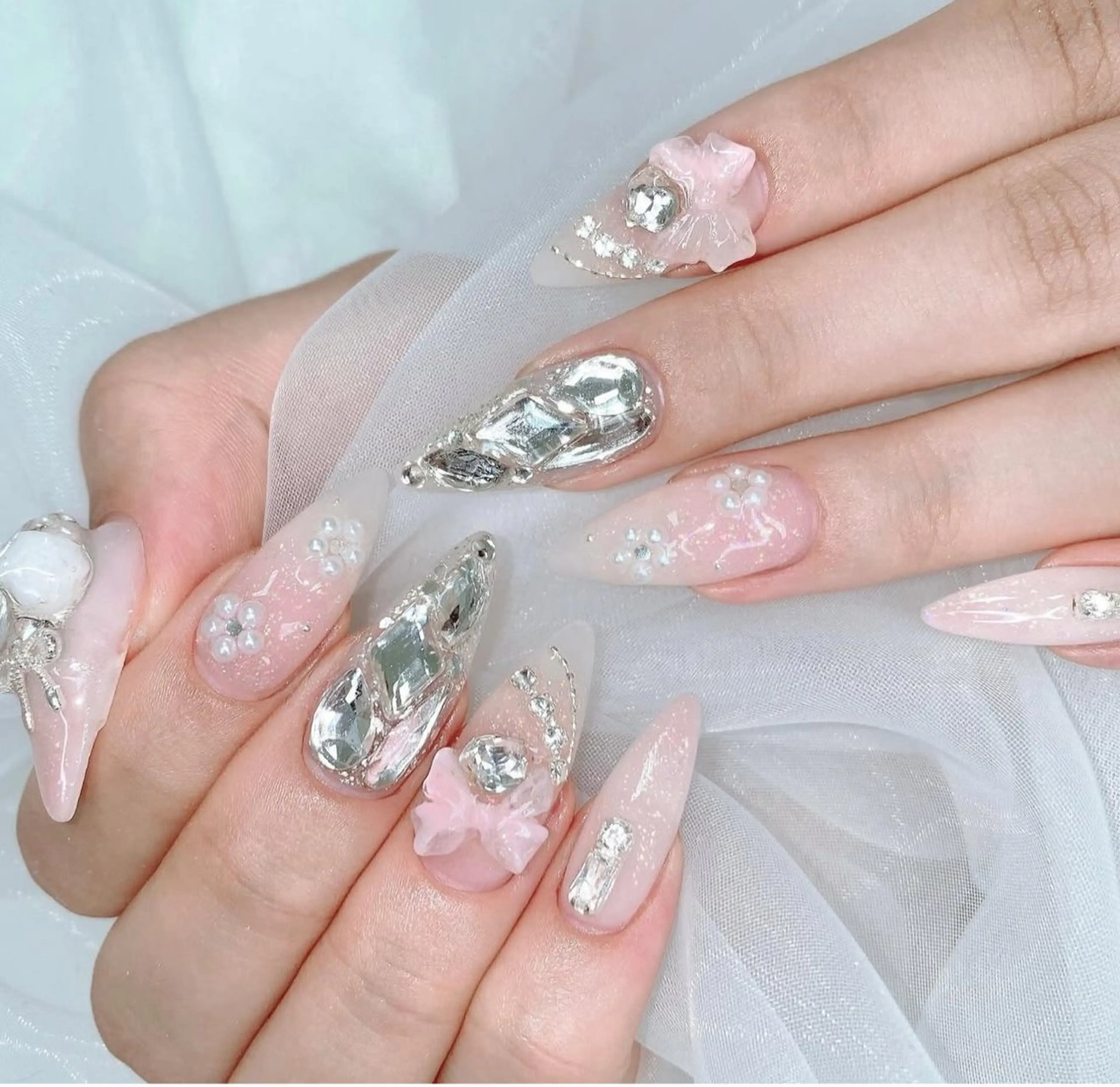 ネイル アニマル柄 オーロラネイル チークネイル フラッシュネイル ジェルネイル Tira Nailのネイルデザイン