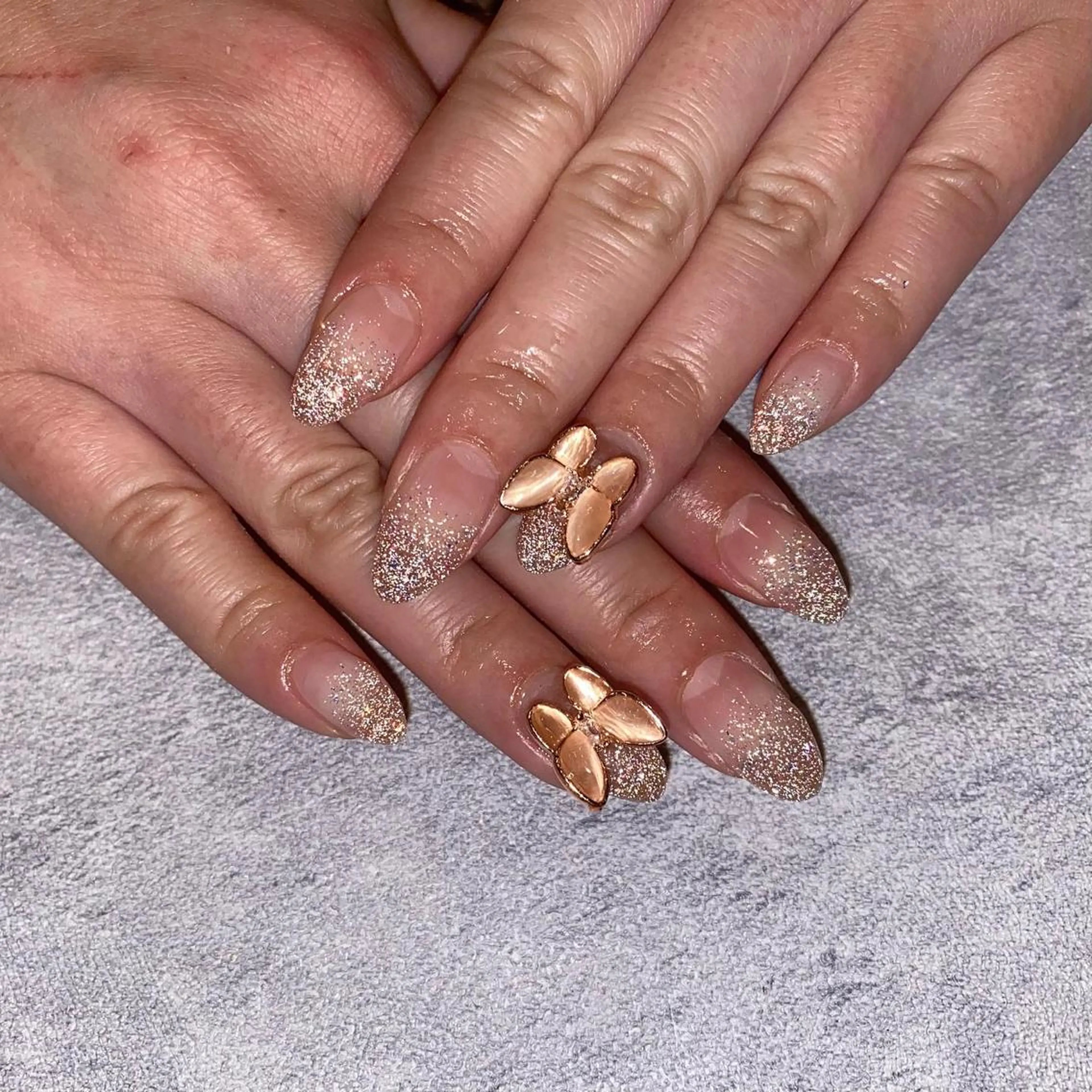 ネイル アイブロウ 眉カラー クリアネイル フラッシュネイル 氷ネイル・うるうるネイル ラメ(グリッター) melu所属・melu yukikoのネイルデザイン