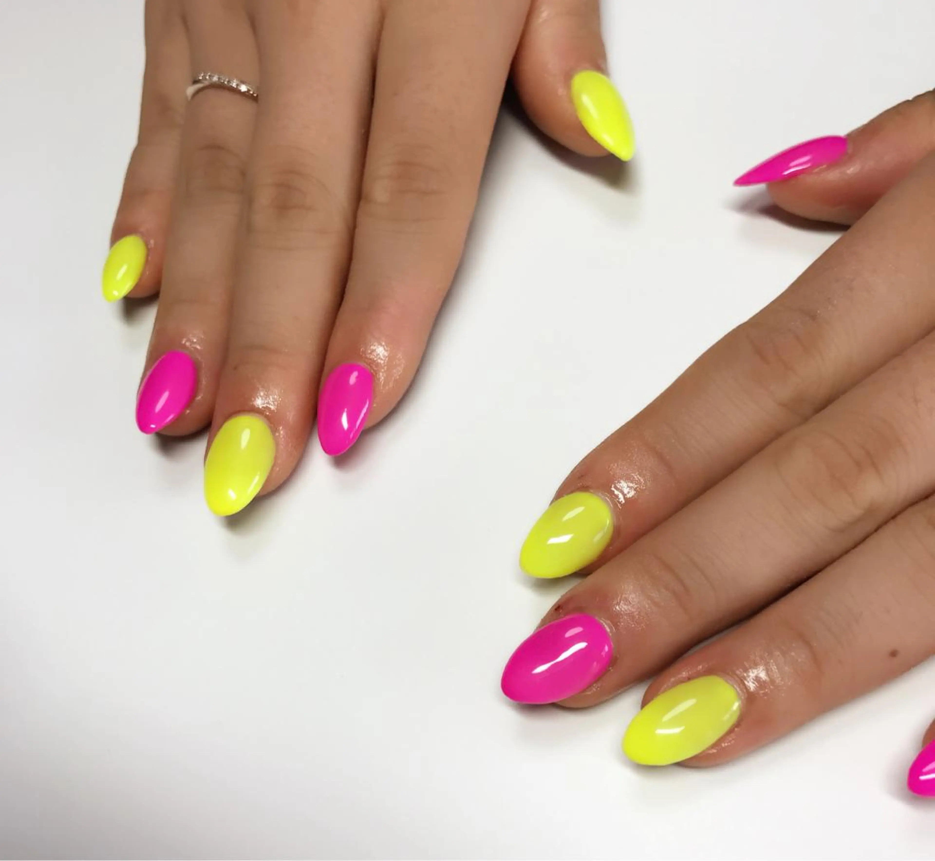 ネイル スカルプネイル 《カメレオン》 西田美輝のヘアスタイル