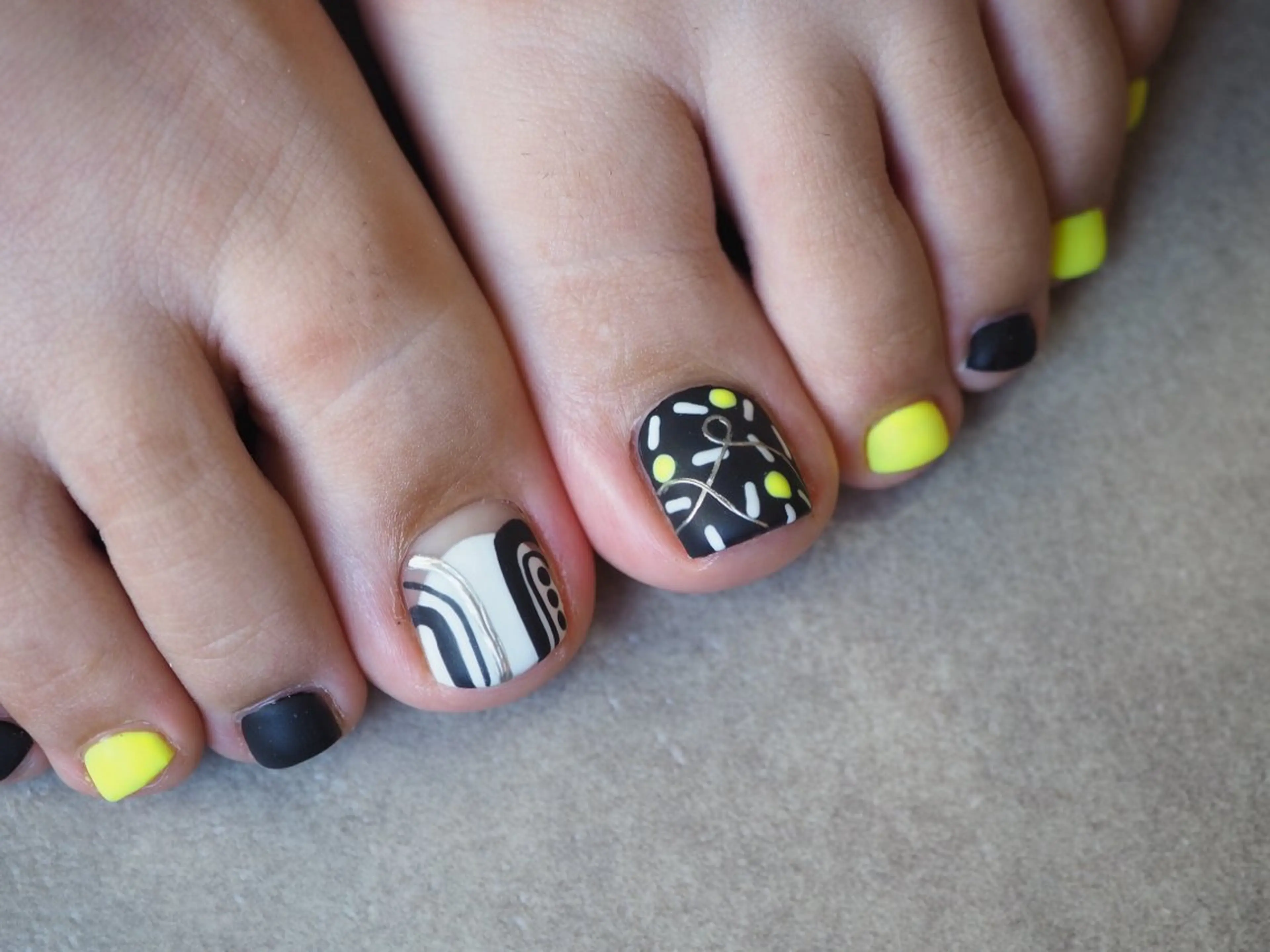 ネイル アートネイル フットネイル 持ち込み フットネイル glaNje shioriのネイルデザイン