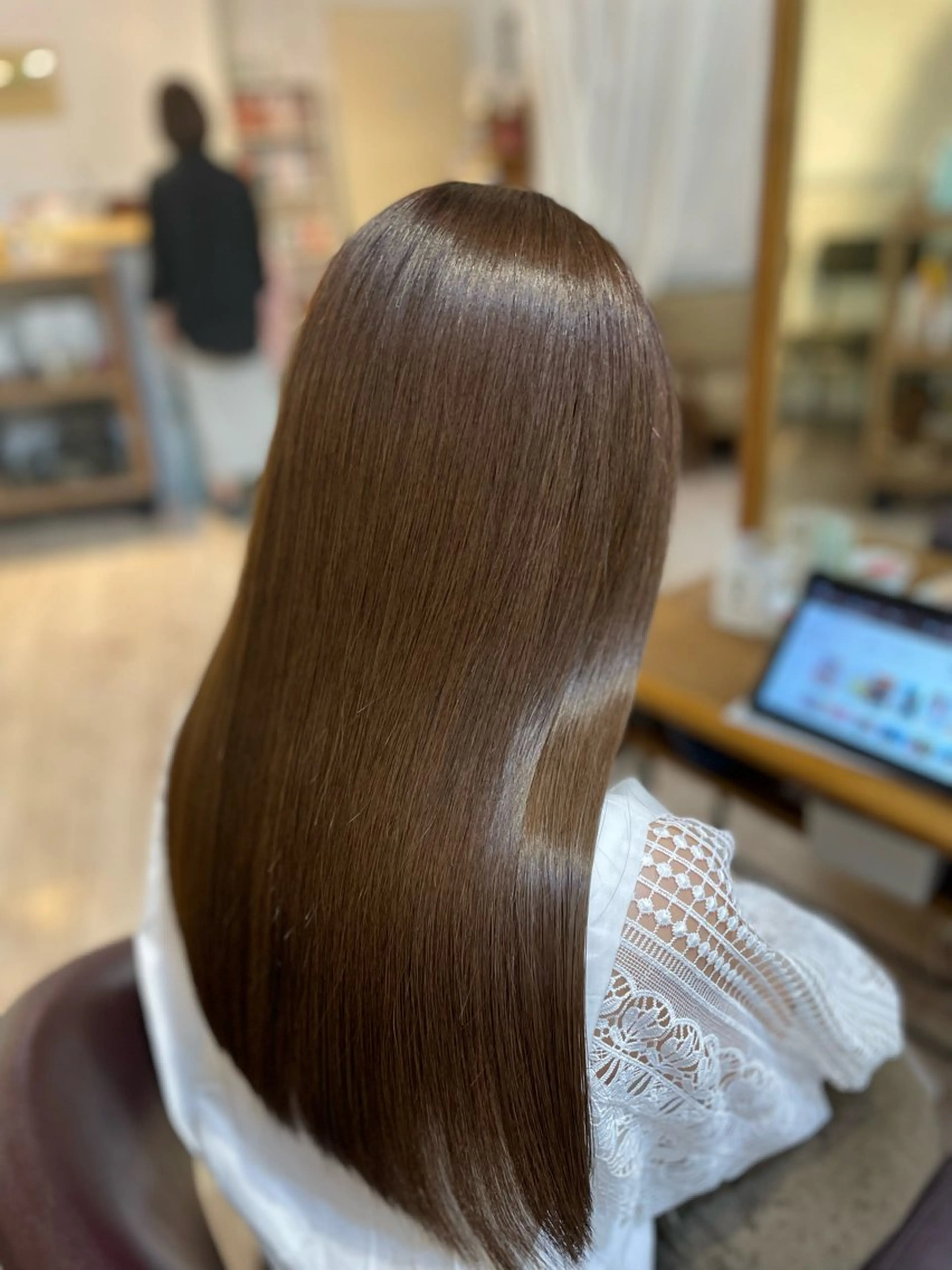 セミロング 茅野 あゆ美のヘアスタイル