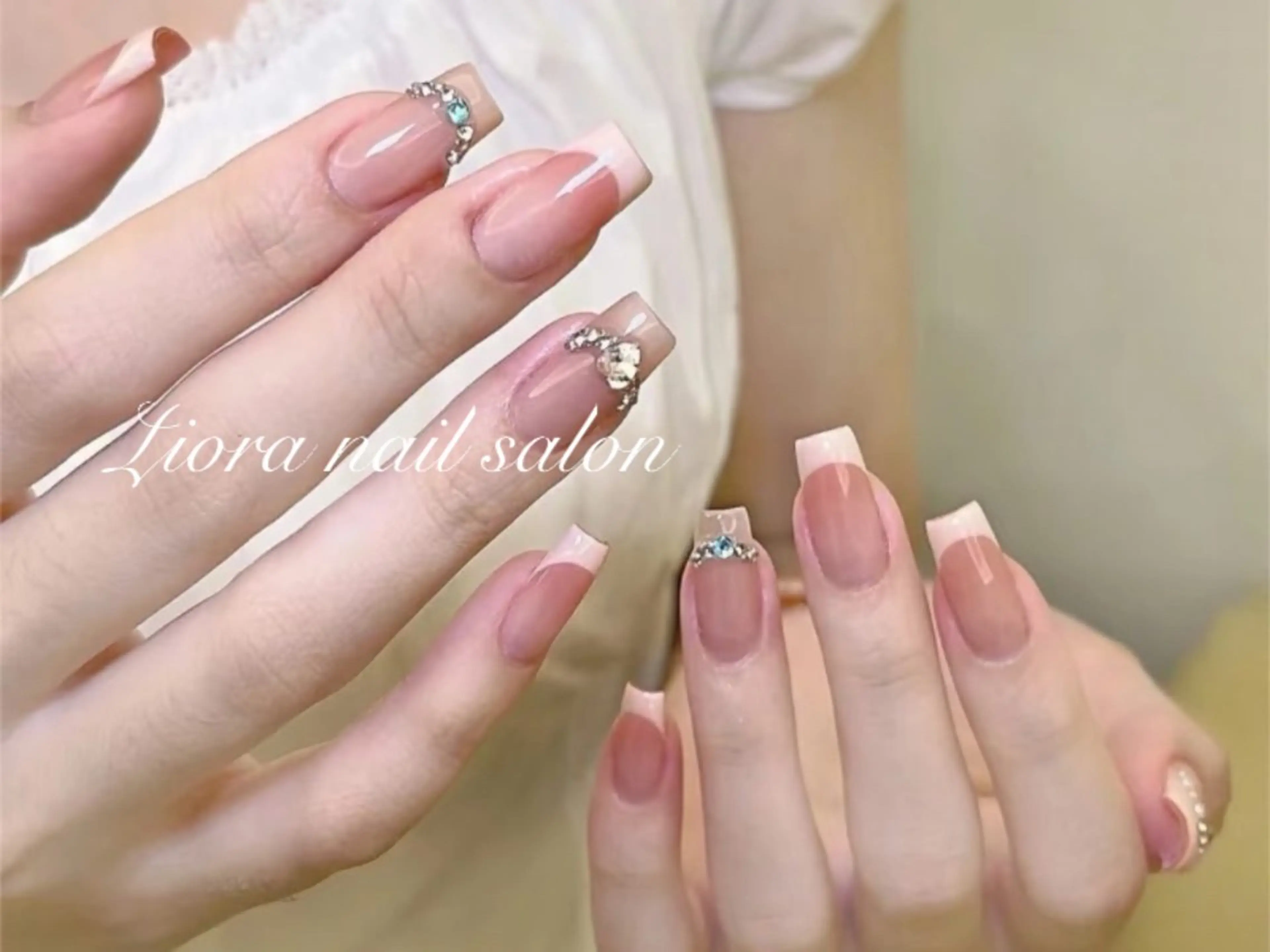 ネイル フレンチネイル ジェルネイル ガーリー グラデーション キラキラネイル ハンドネイル Liora nail 1のネイルデザイン