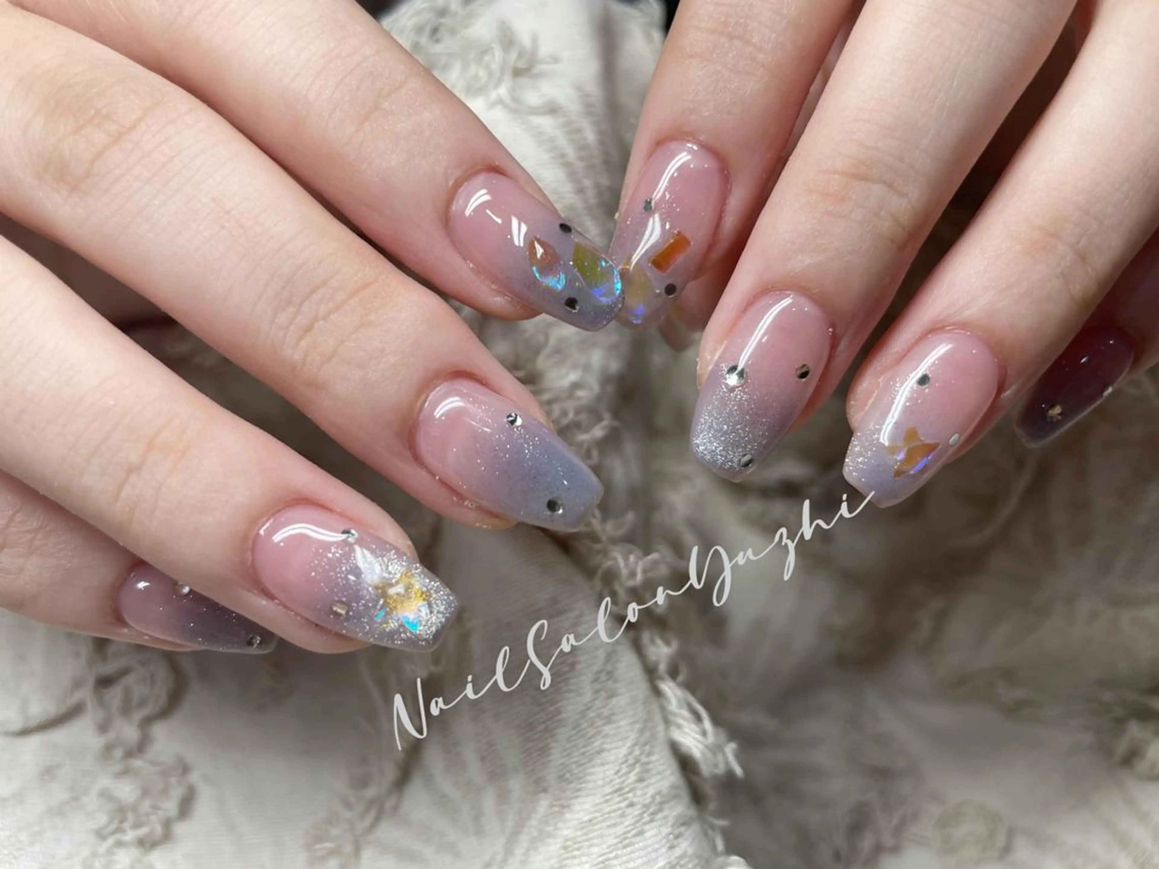 ネイル キラキラネイル ロングネイル マグネットネイル ミラーネイル ニュアンスネイル MAKI💚💚💚 秋葉原.のネイルデザイン