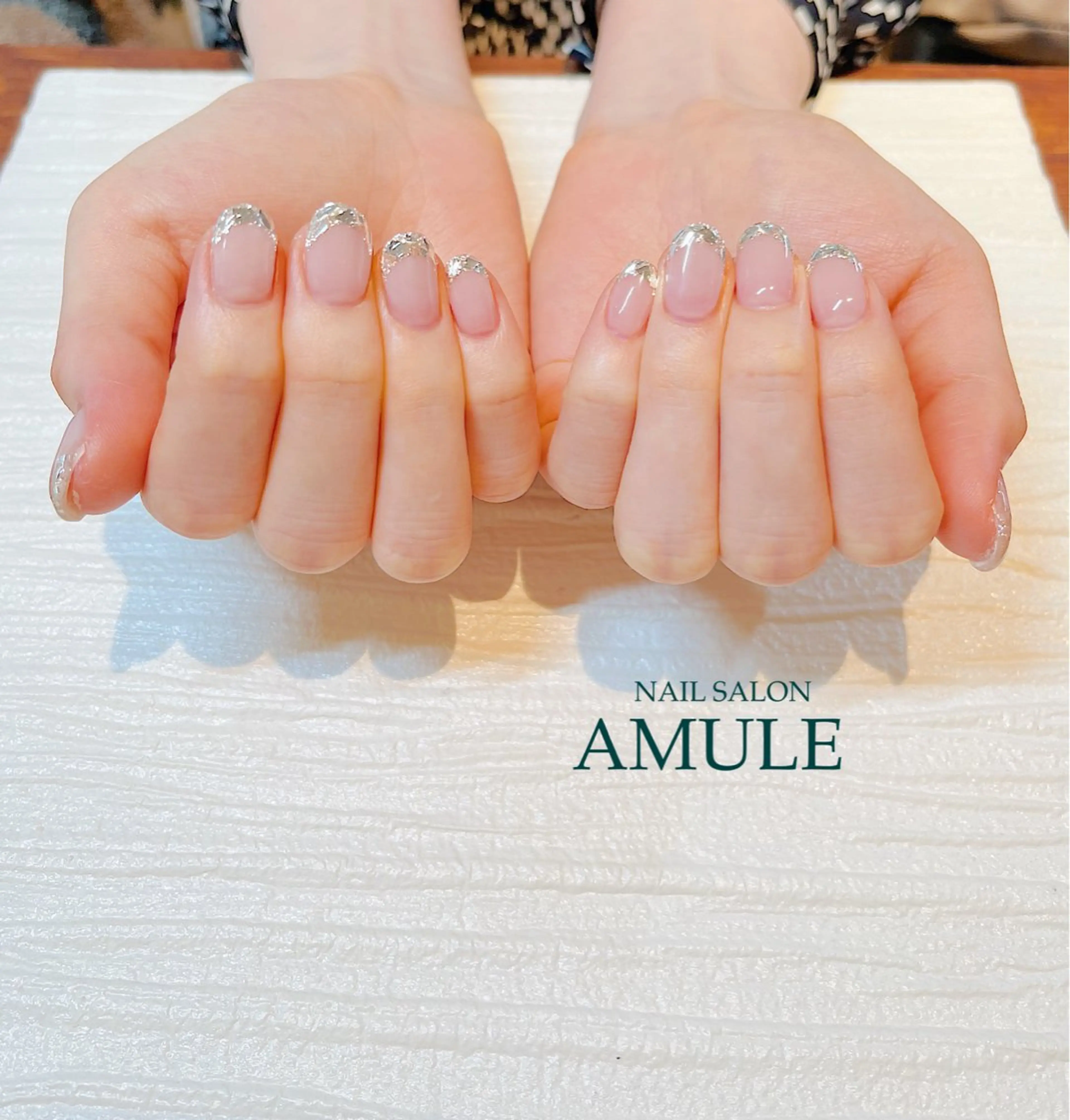 《平日限定》【ジェルオフありorなし】ワンカラー+先端ガラスフレンチ💅※平日以外2時間アートし放題メニューの写真