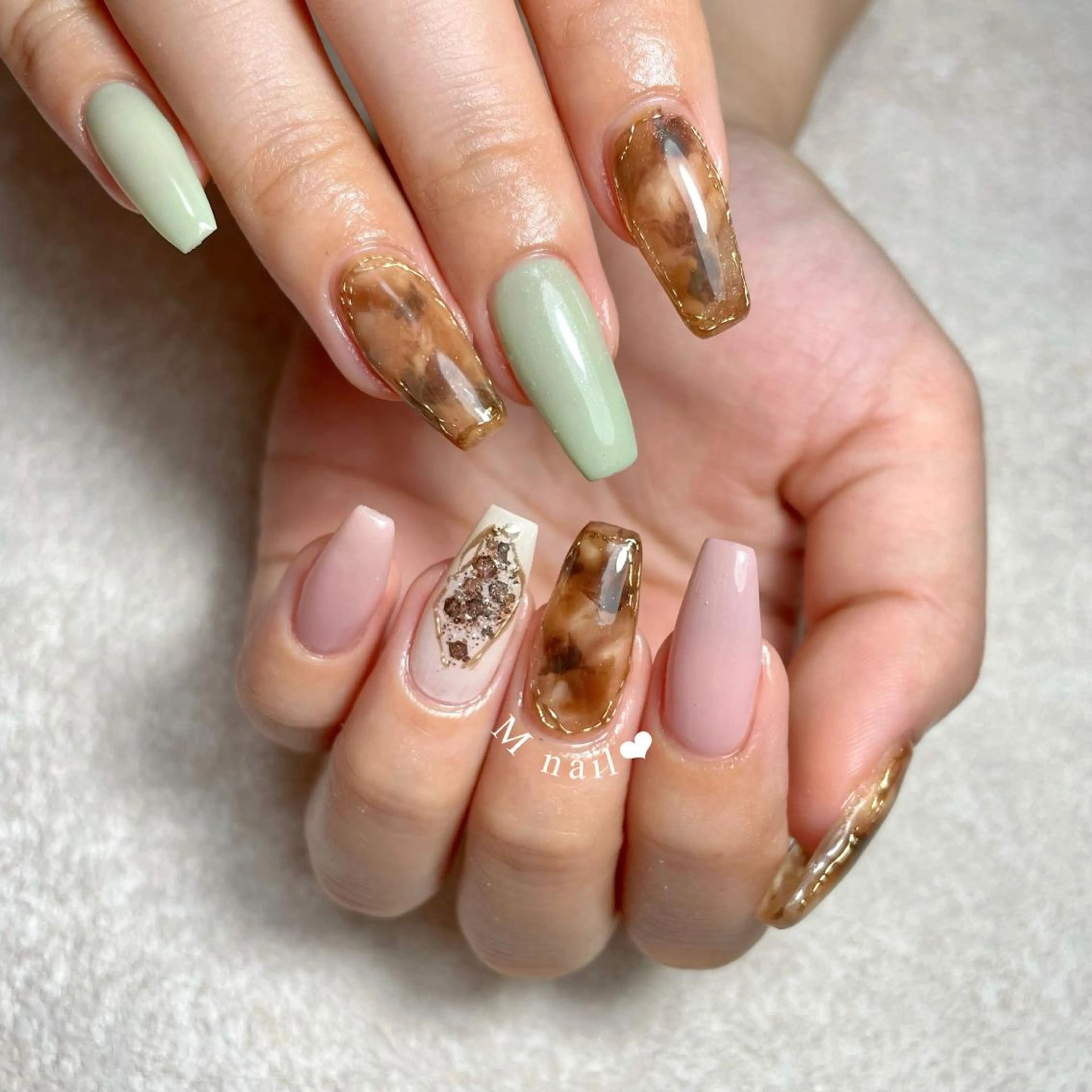 ネイル べっ甲ネイル M nail🌹のネイルデザイン