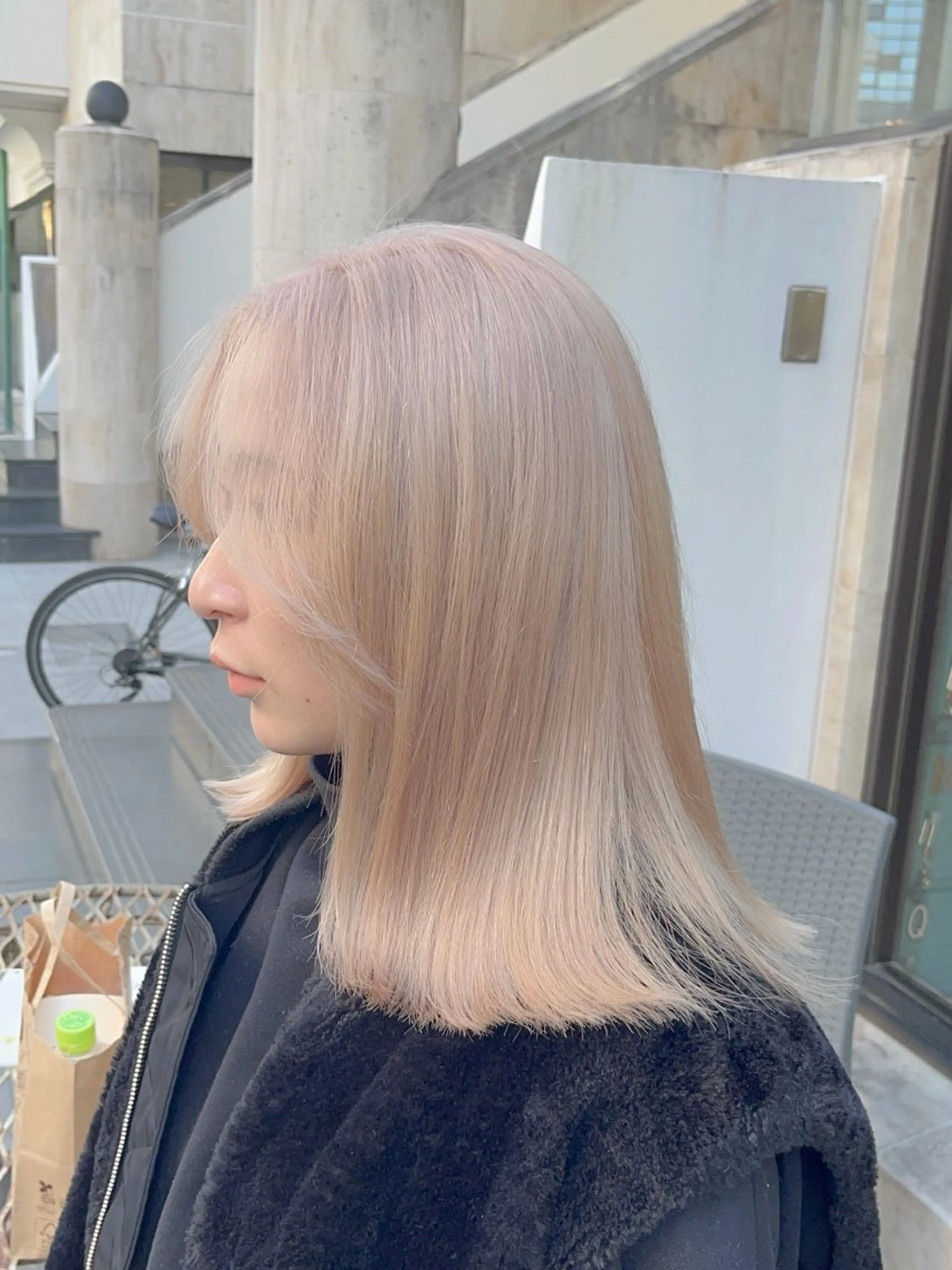 ミディアム カラー ベージュカラー ブロンド ハイトーンカラー ハイトーンベージュ ミルクティーベージュ ヘアカラー トリートメント ヘアセット 似合わせベージュ 🍯ayumi🍯のヘアスタイル