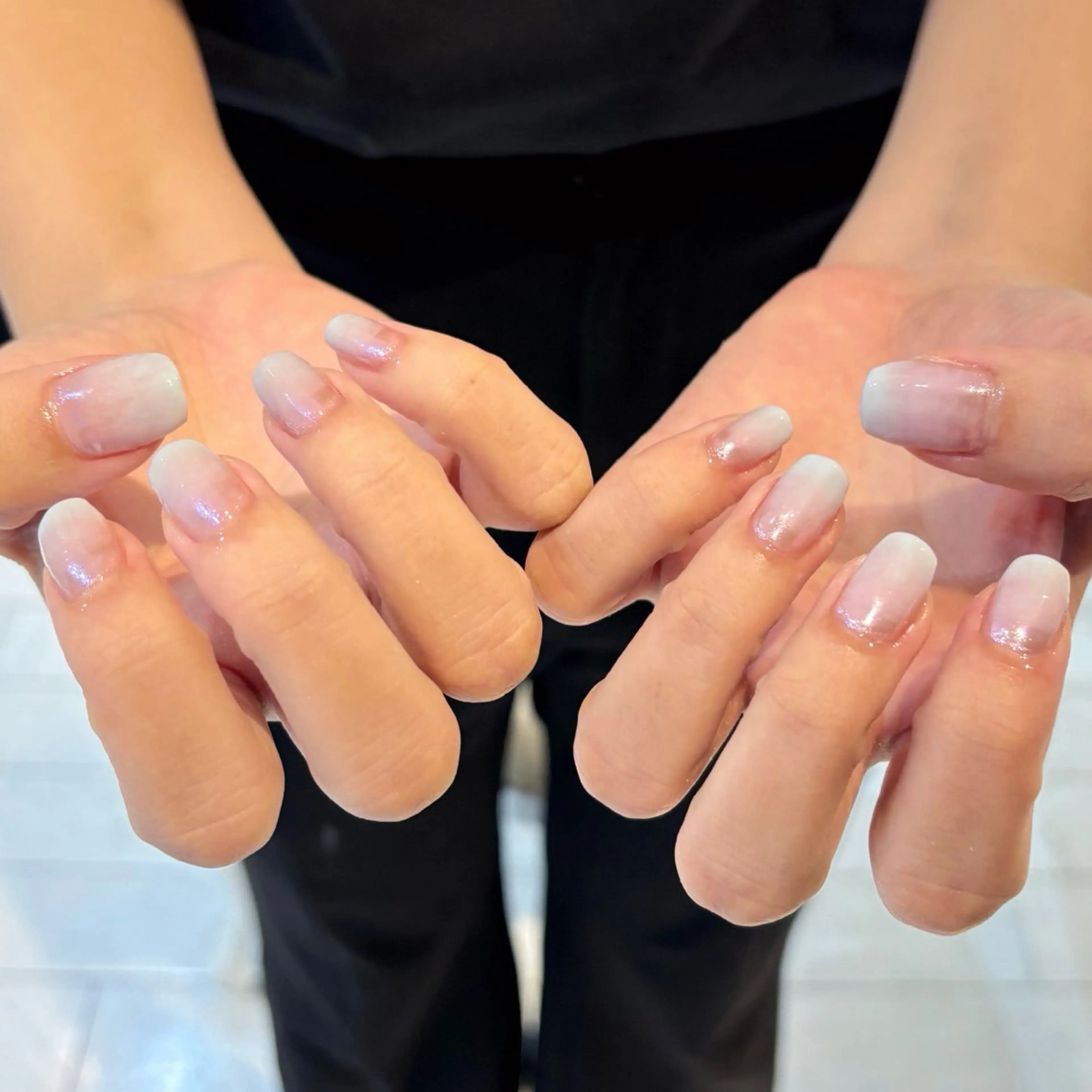 ネイル オーロラネイル ピンク ホワイト 田口 莉紗⌇paragelのネイルデザイン